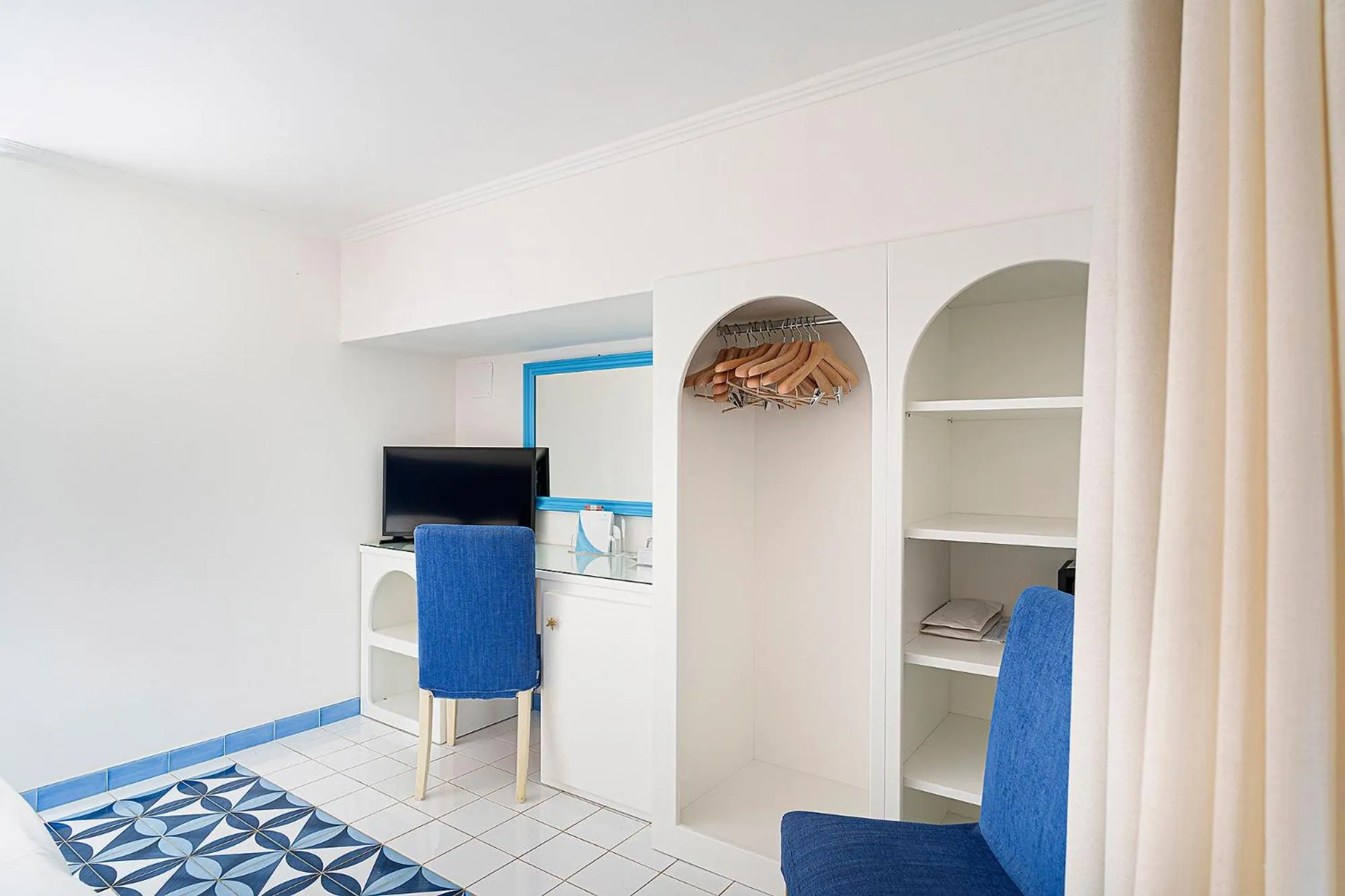 Photo of the whole room in Hotel Continental Mare