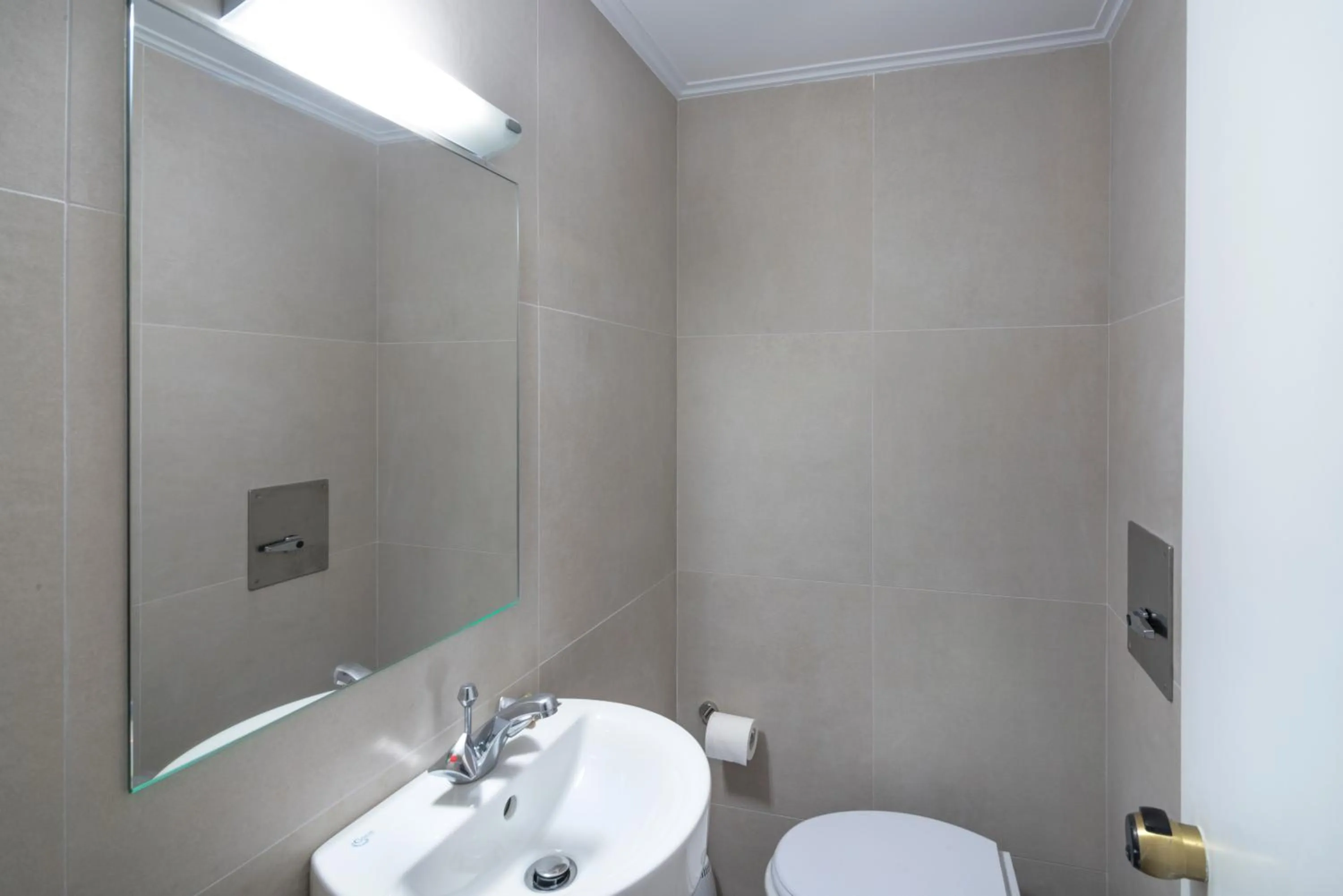 Toilet in Marina Alimos Hotel Apartments