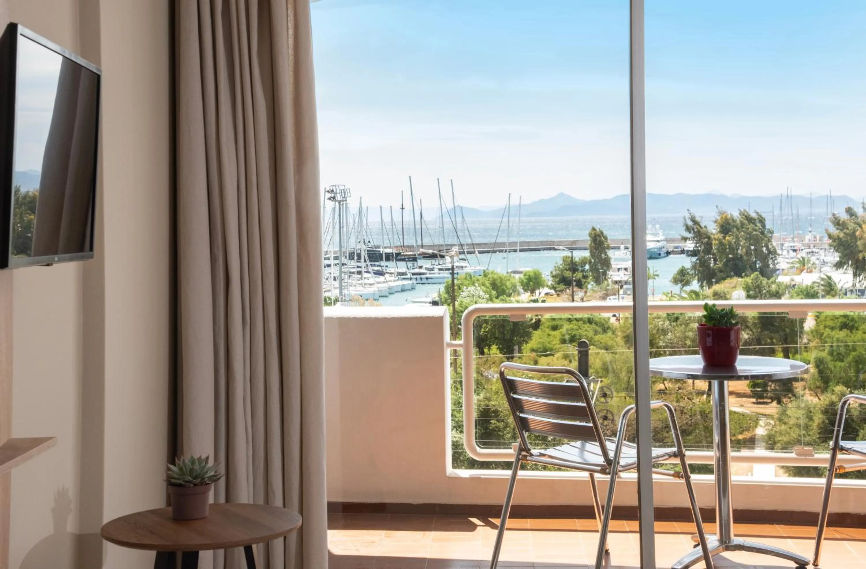 TV and multimedia in Marina Alimos Hotel Apartments