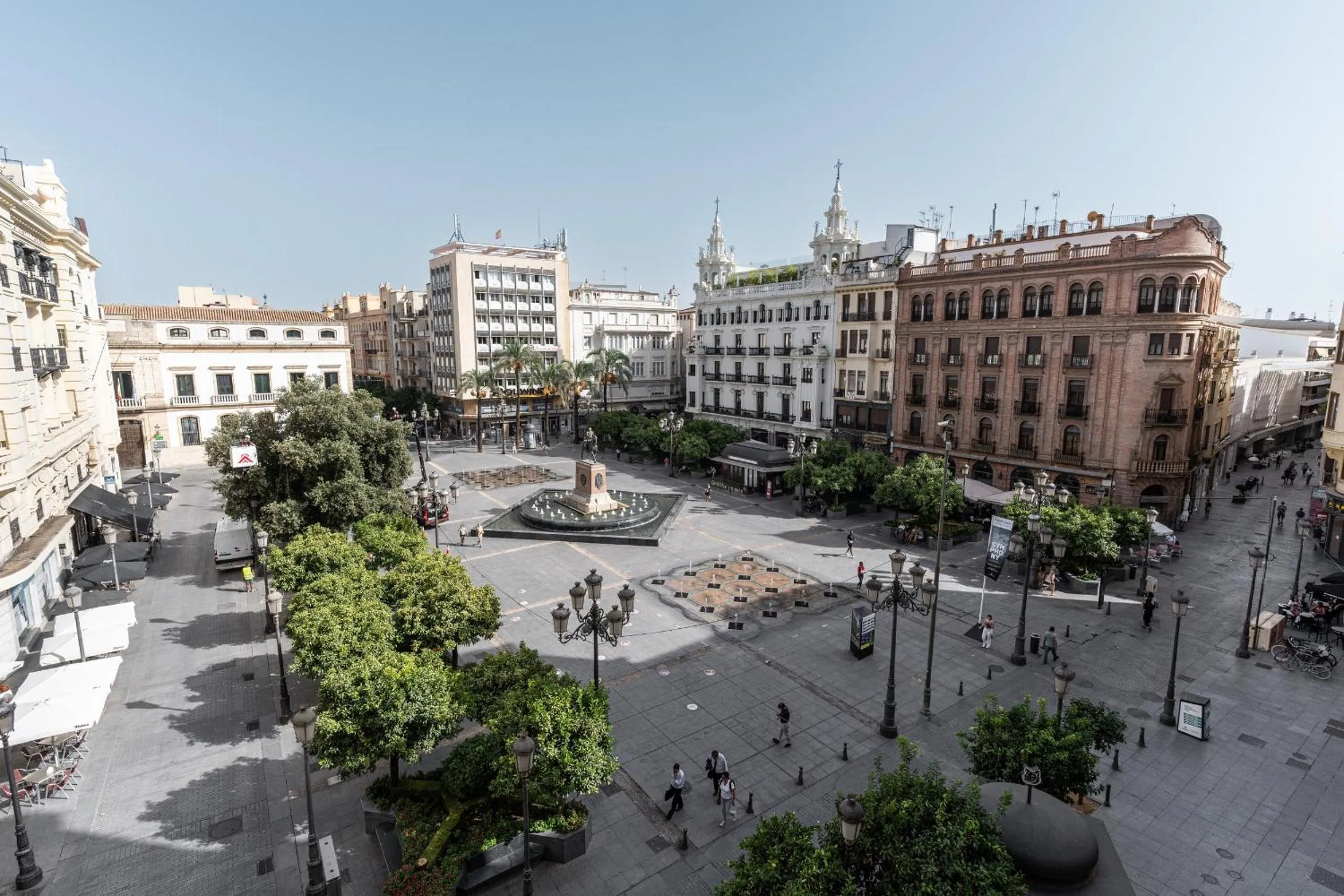 Nearby landmark in Tendillas Plaza