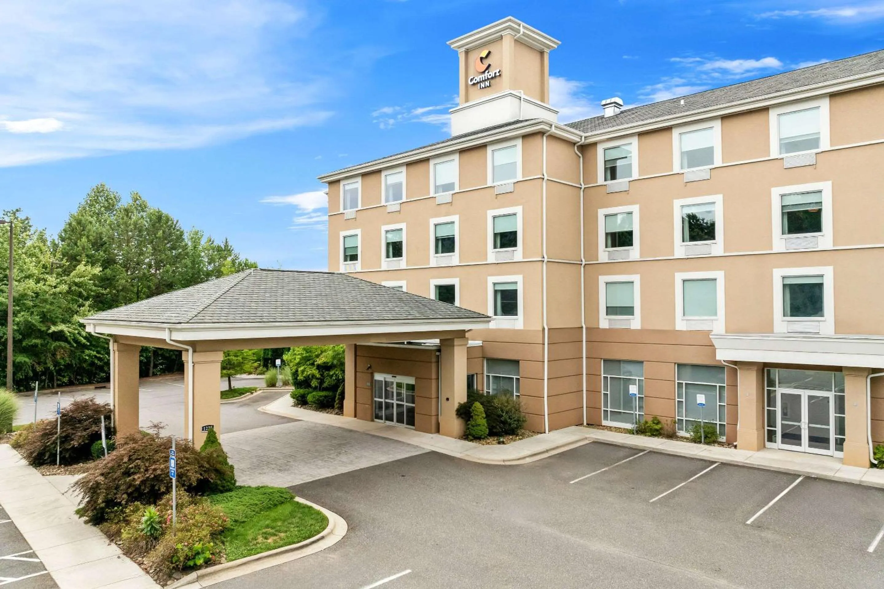 Property building in Comfort Inn Sylva - Cullowhee