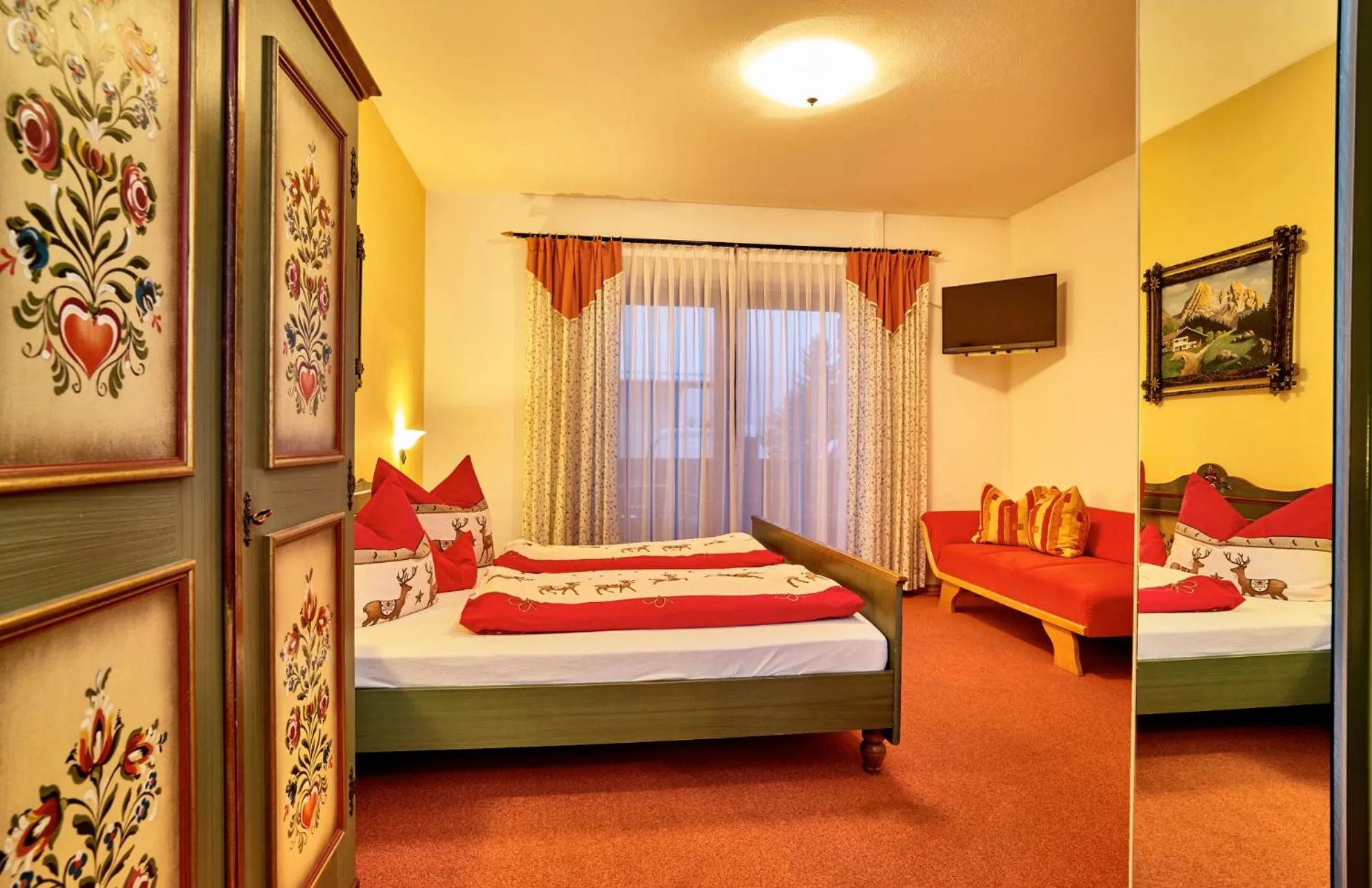 Photo of the whole room, Bed in Rehwinkel