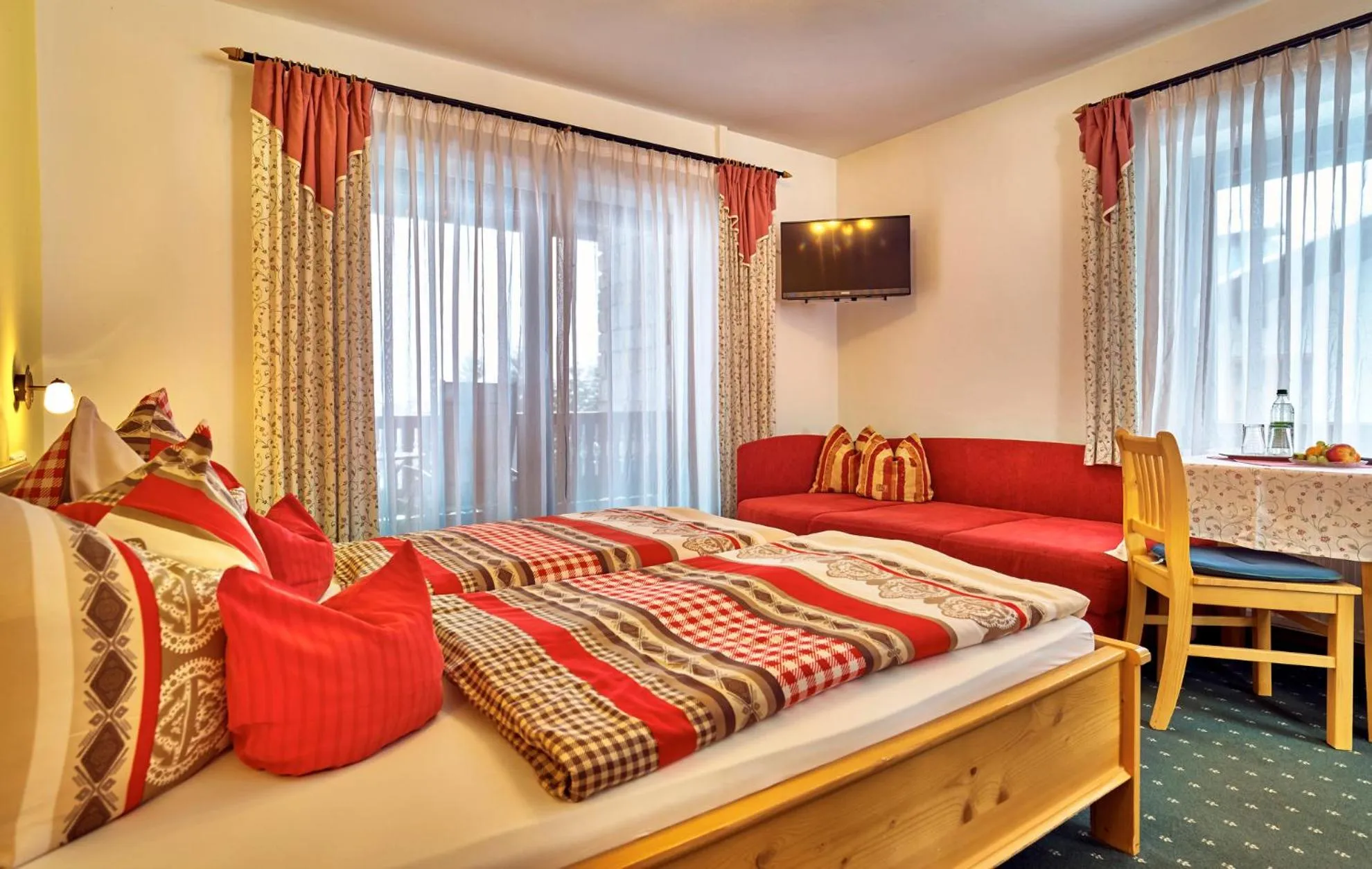 Photo of the whole room, Bed in Rehwinkel