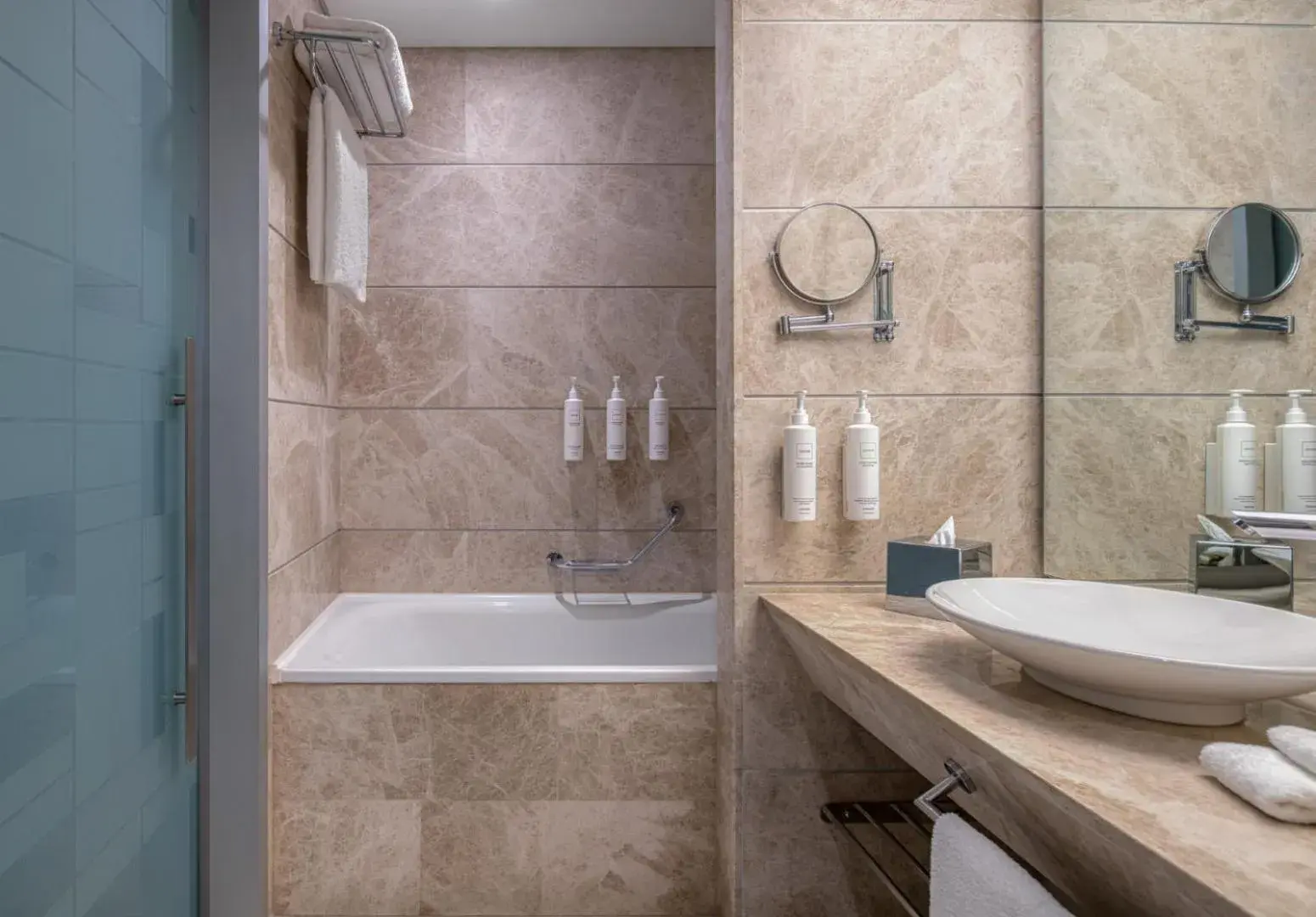 Swiss Advantage Twin Room with City View in Swissotel Buyuk Efes Izmir Swiss Advantage Twin Room with City View in Swissotel Buyuk Efes Izmir