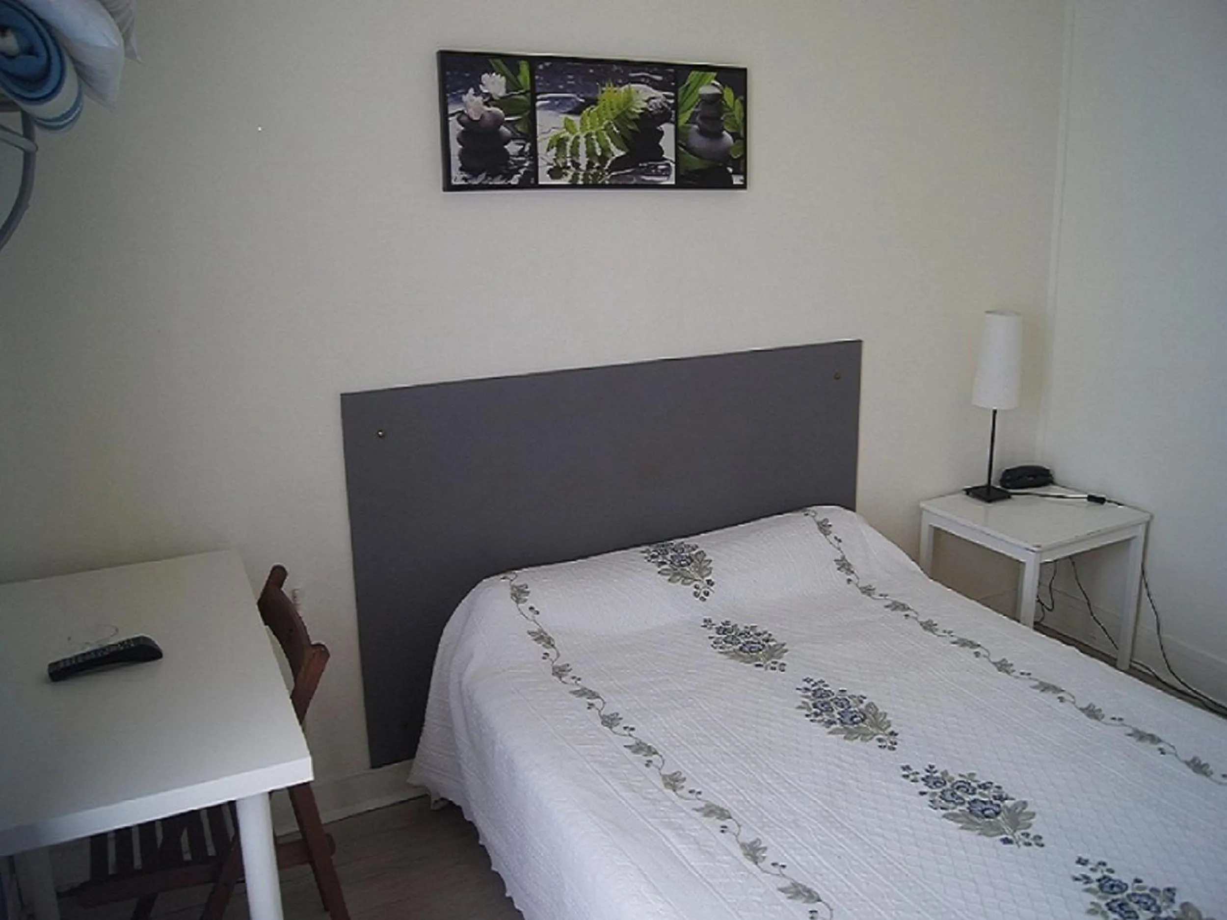 Bed in Hôtel Moderne