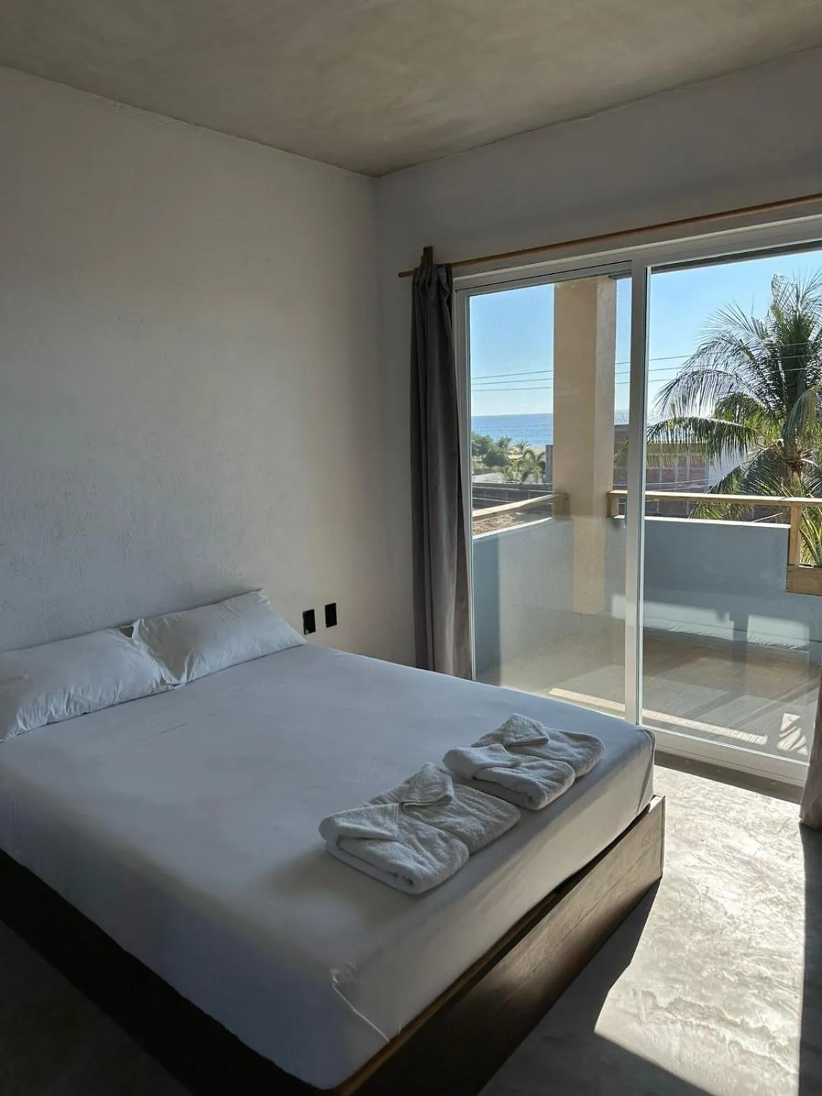 Bedroom, Bed in Straw Hat Surf Hostel & Bar