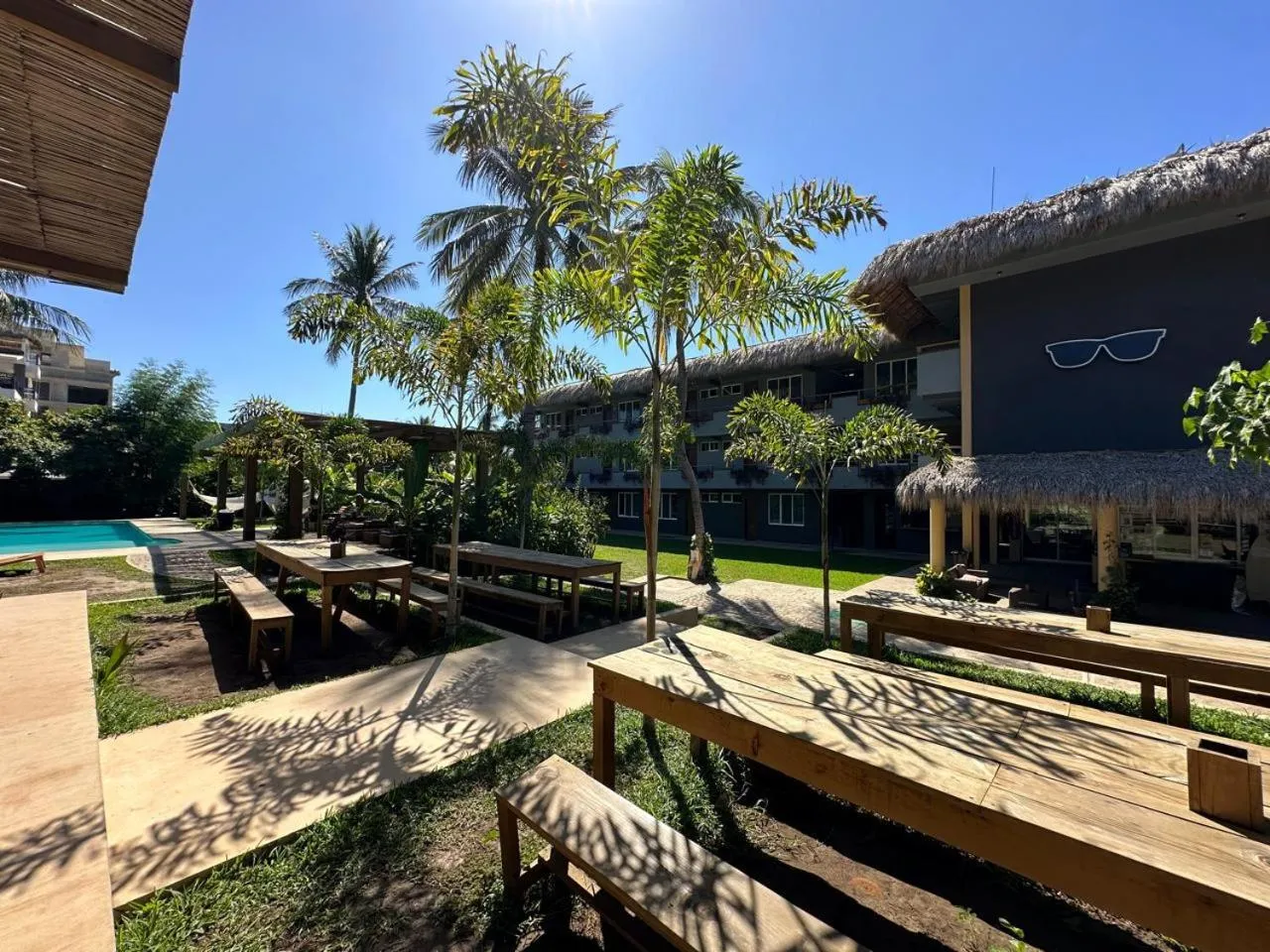 Property building in Straw Hat Surf Hostel & Bar