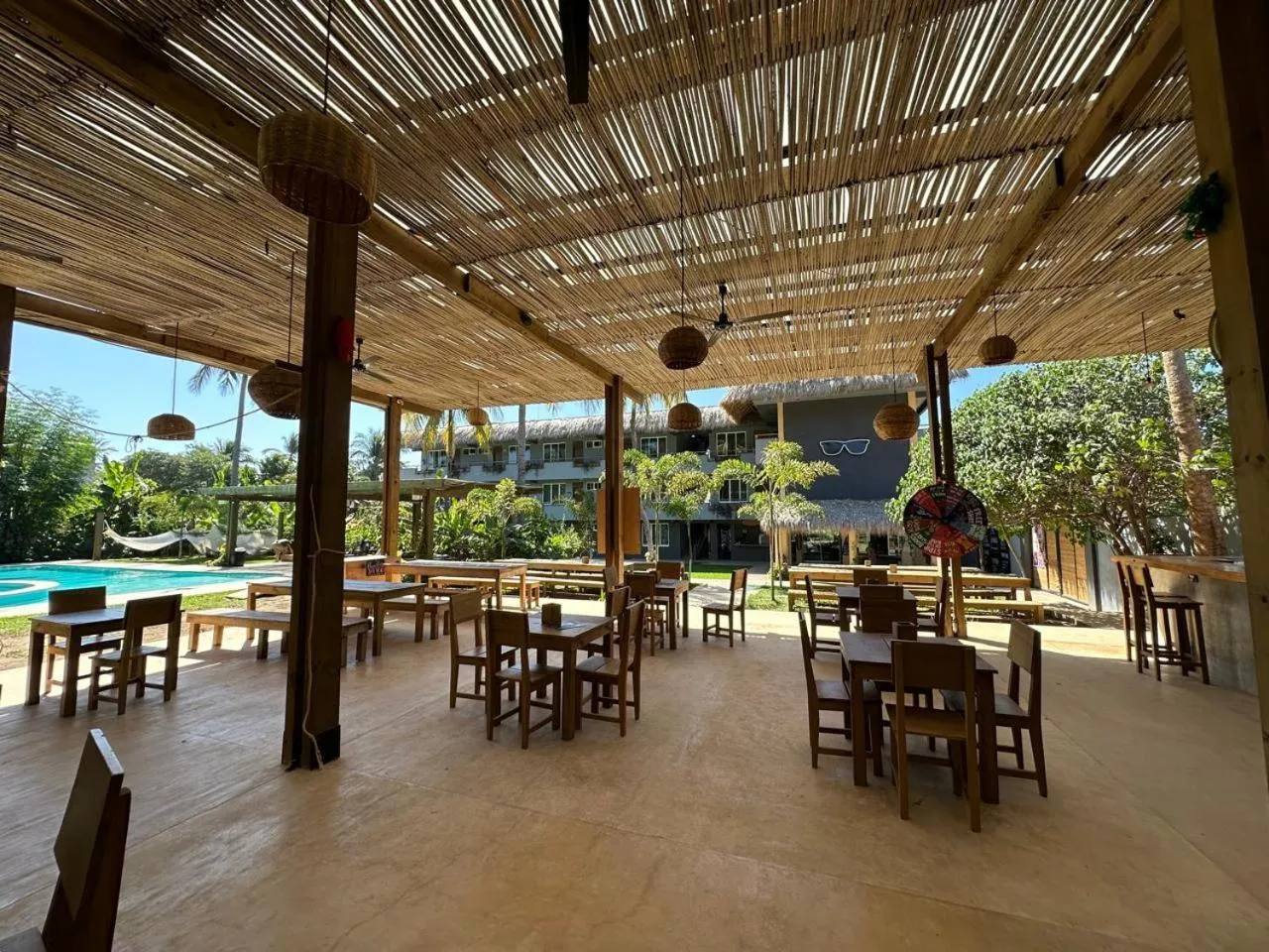 Property building in Straw Hat Surf Hostel & Bar