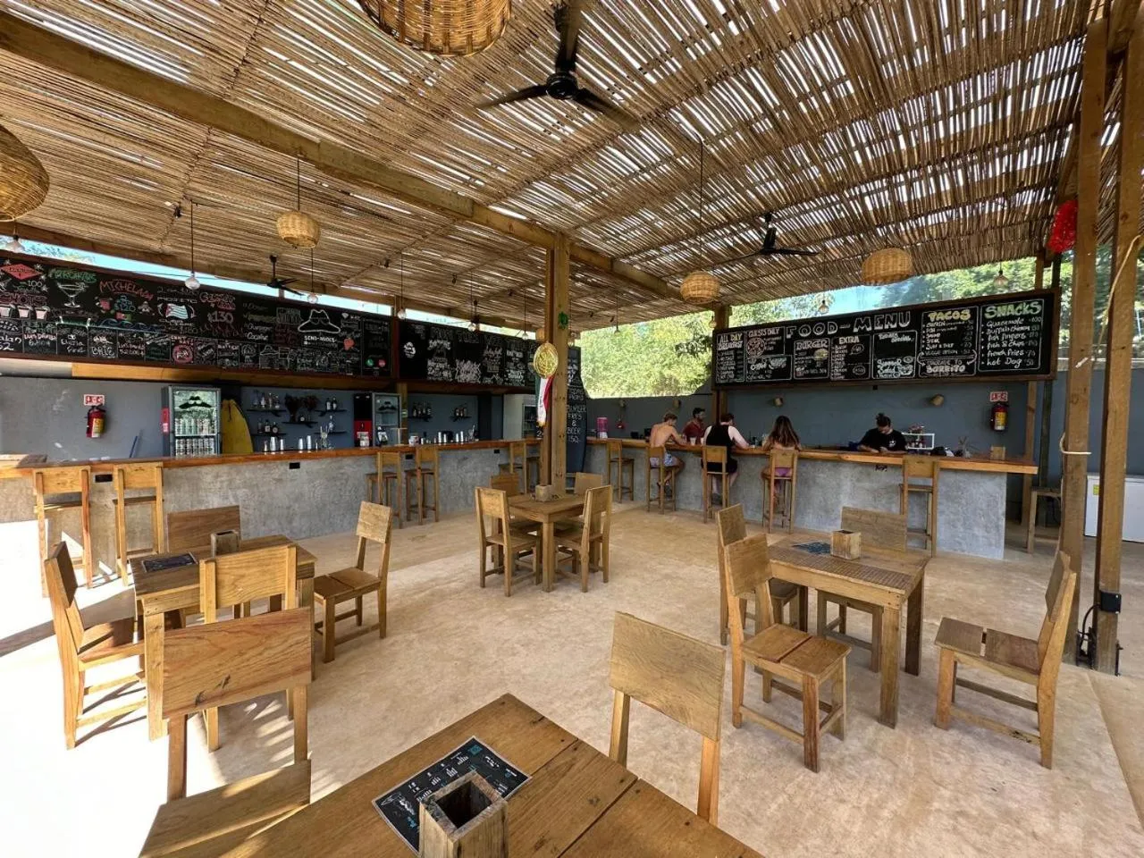 Property building in Straw Hat Surf Hostel & Bar