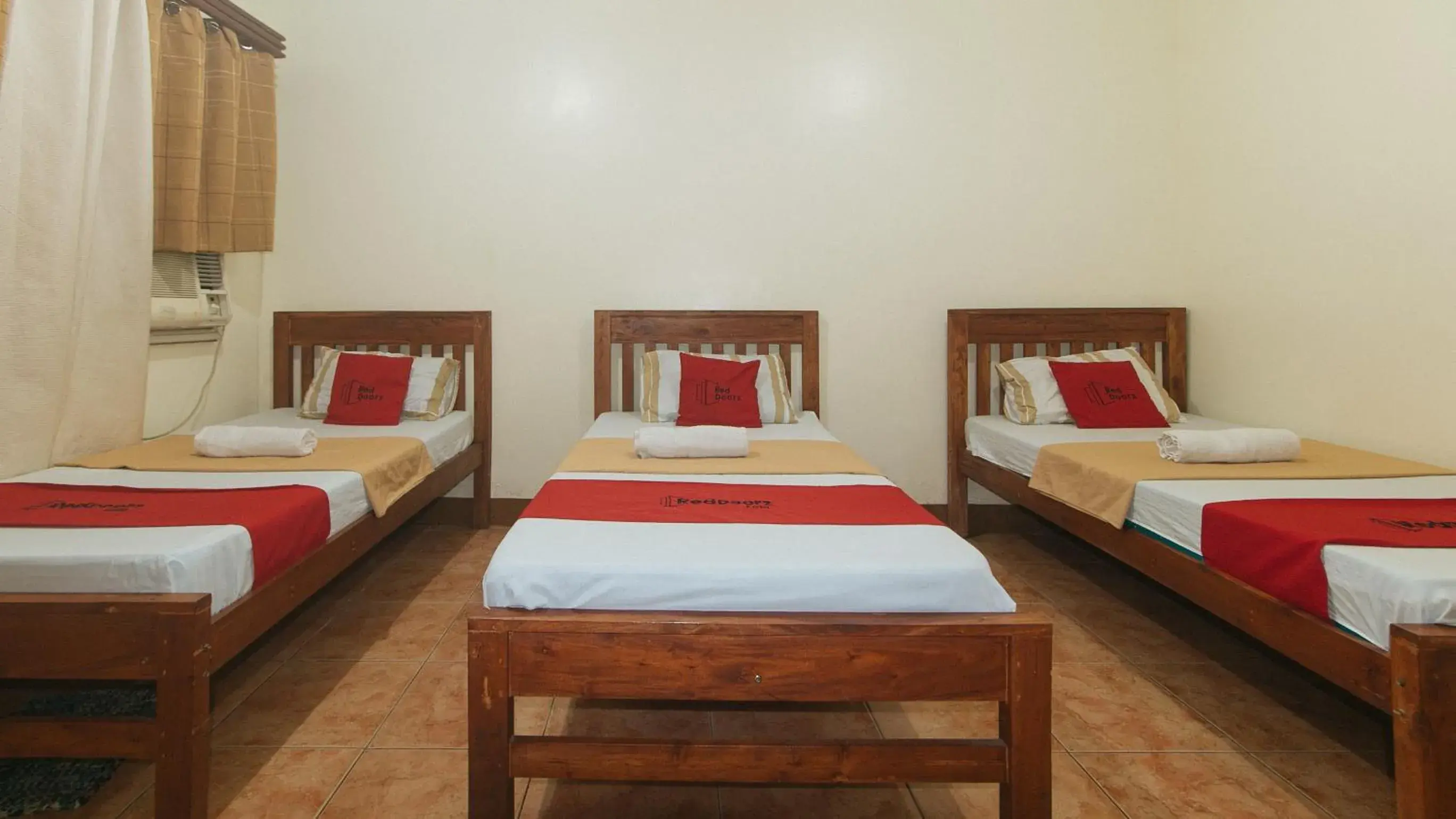 Triple Room in RedDoorz @ Plaza La Paz Iloilo City Triple Room in RedDoorz @ Plaza La Paz Iloilo City