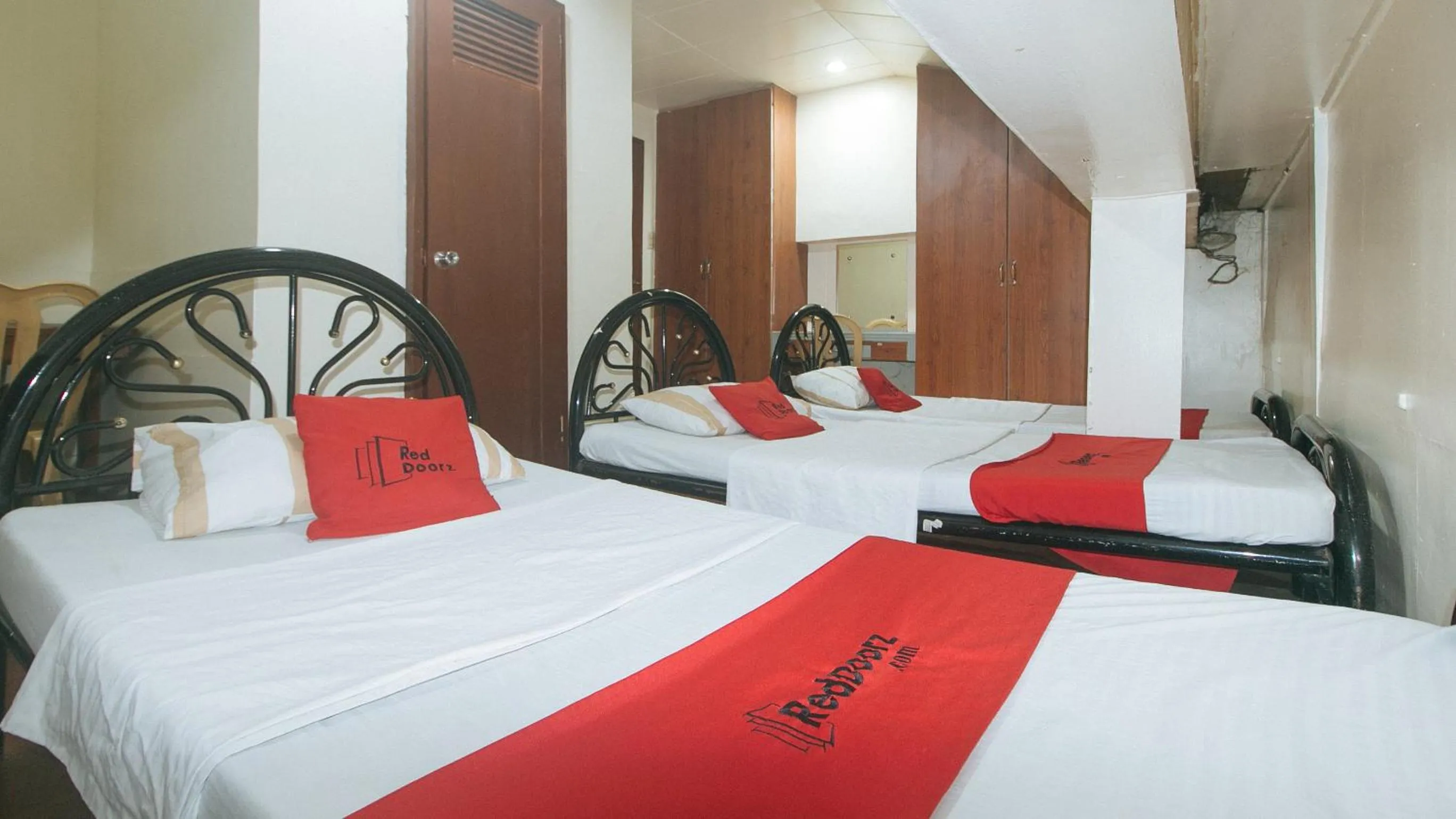 Bed in RedDoorz @ Plaza La Paz Iloilo City