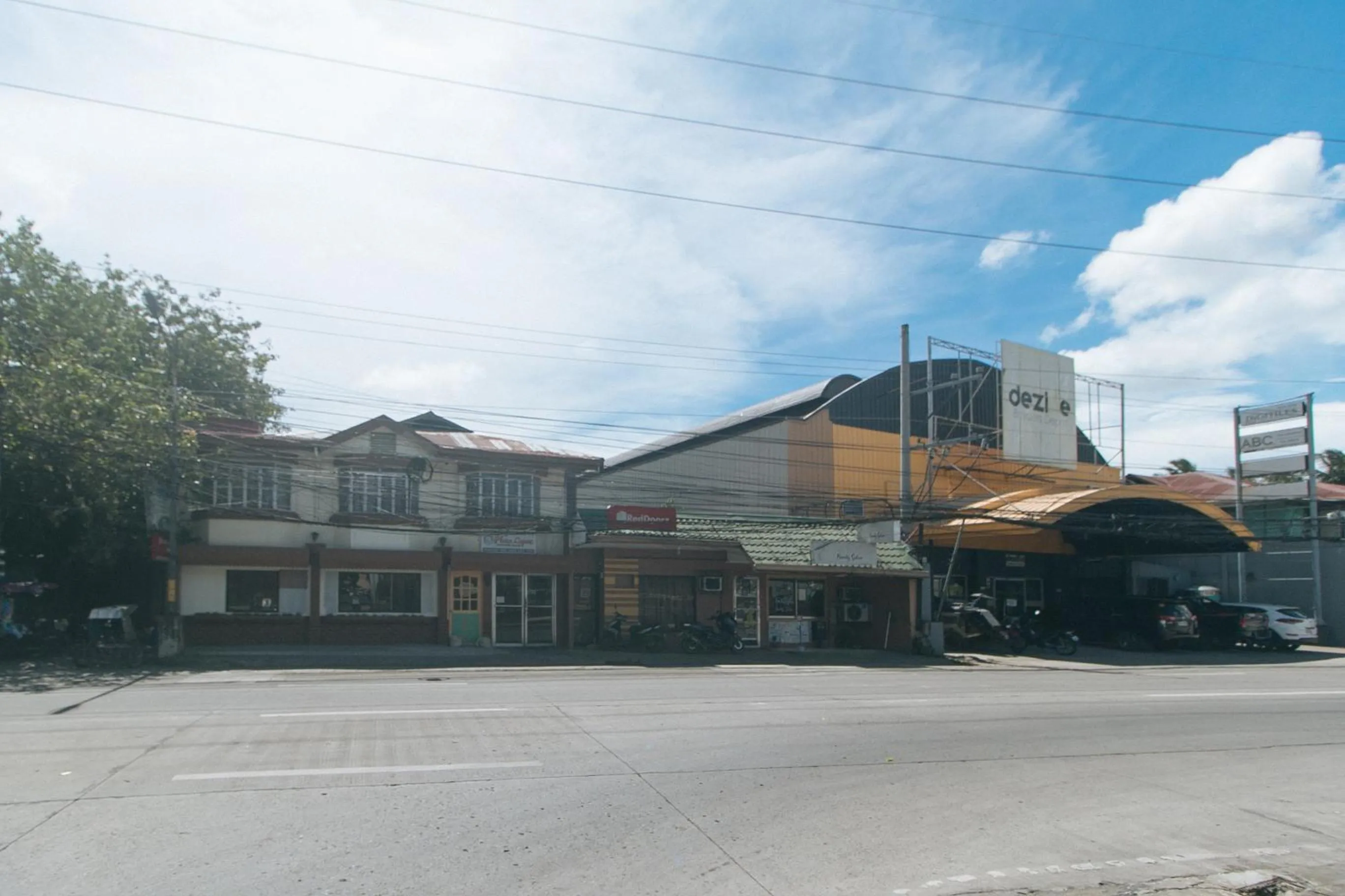 Property building in RedDoorz @ Plaza La Paz Iloilo City