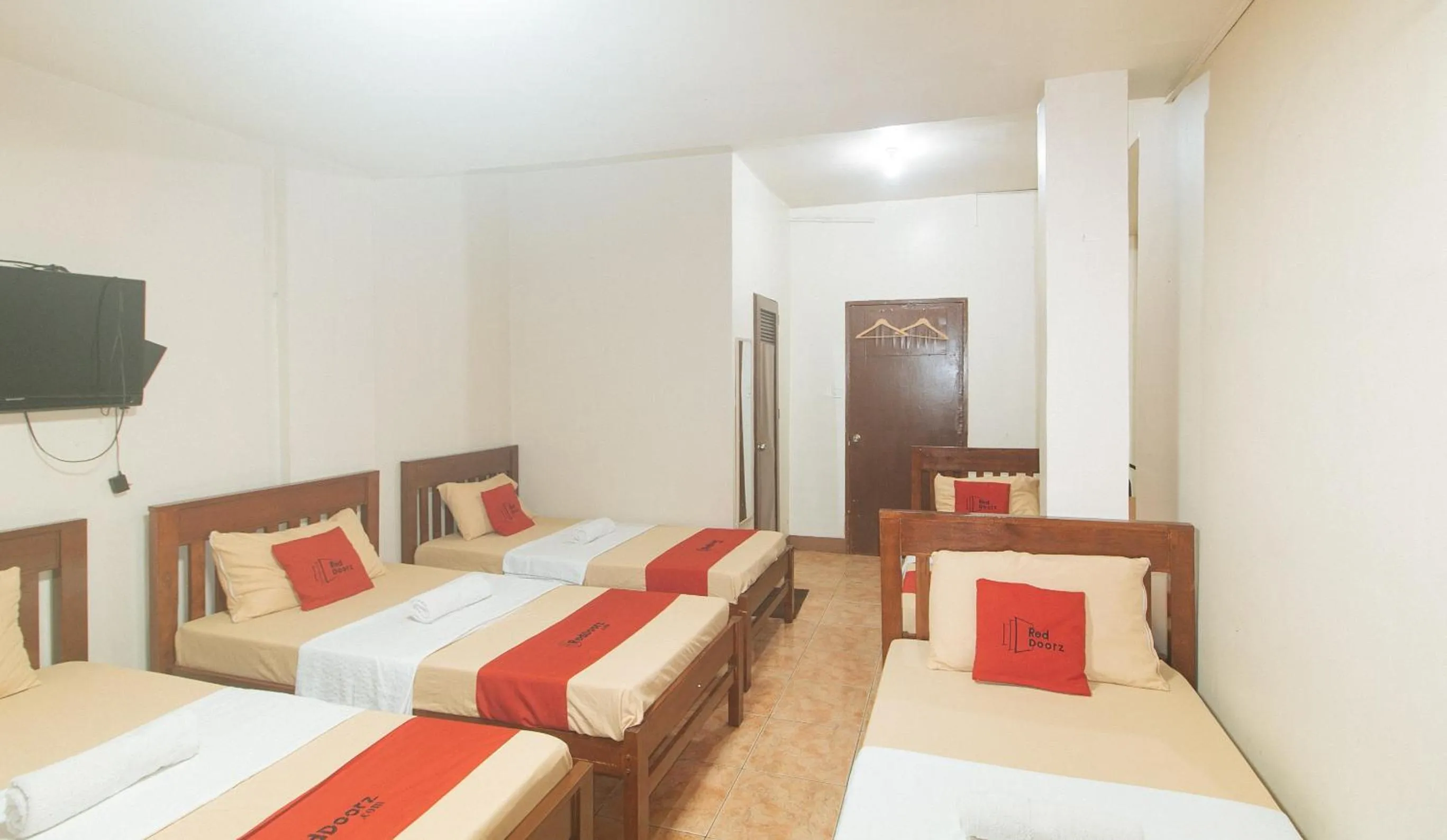 Bed in RedDoorz @ Plaza La Paz Iloilo City