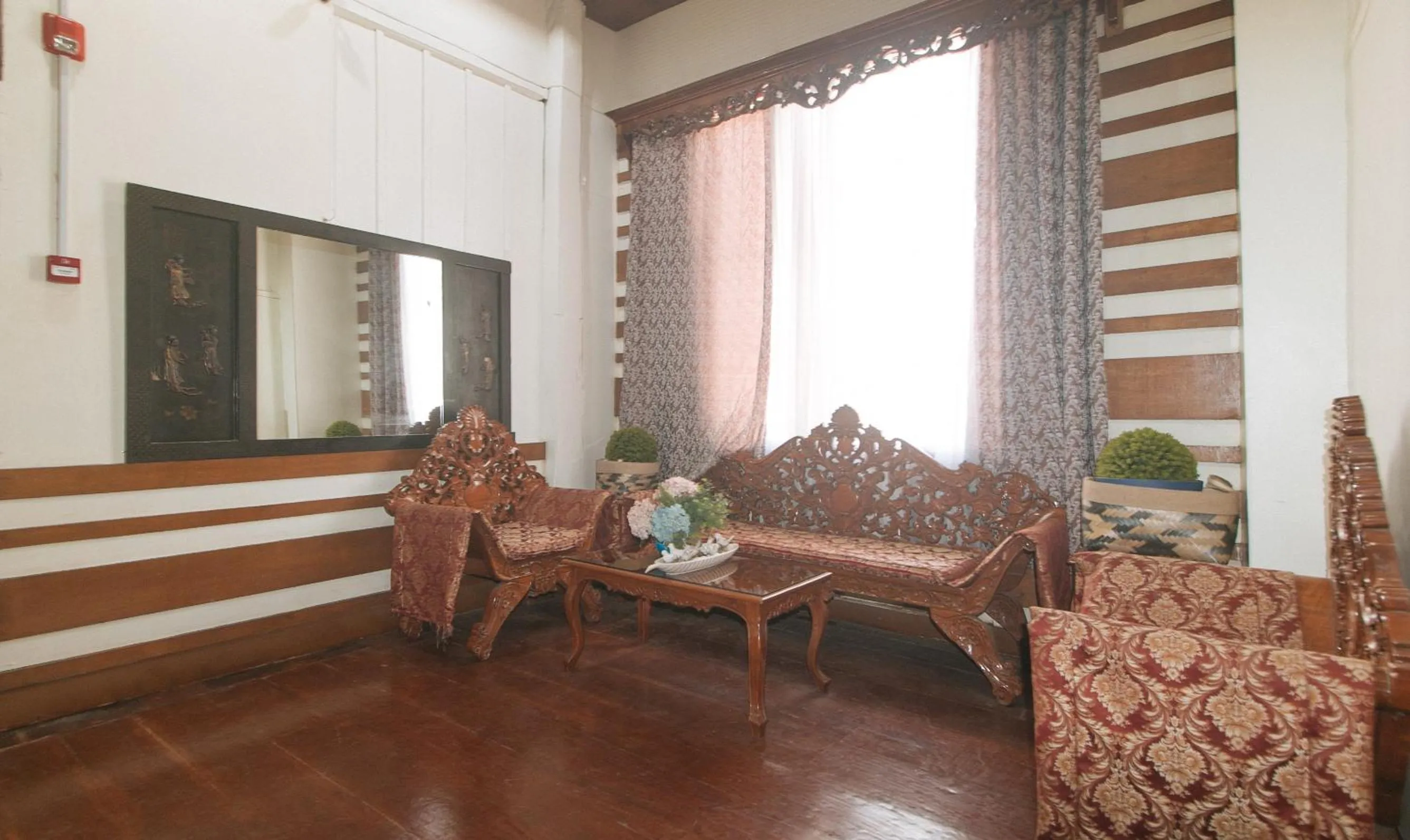 Seating area in RedDoorz @ Plaza La Paz Iloilo City