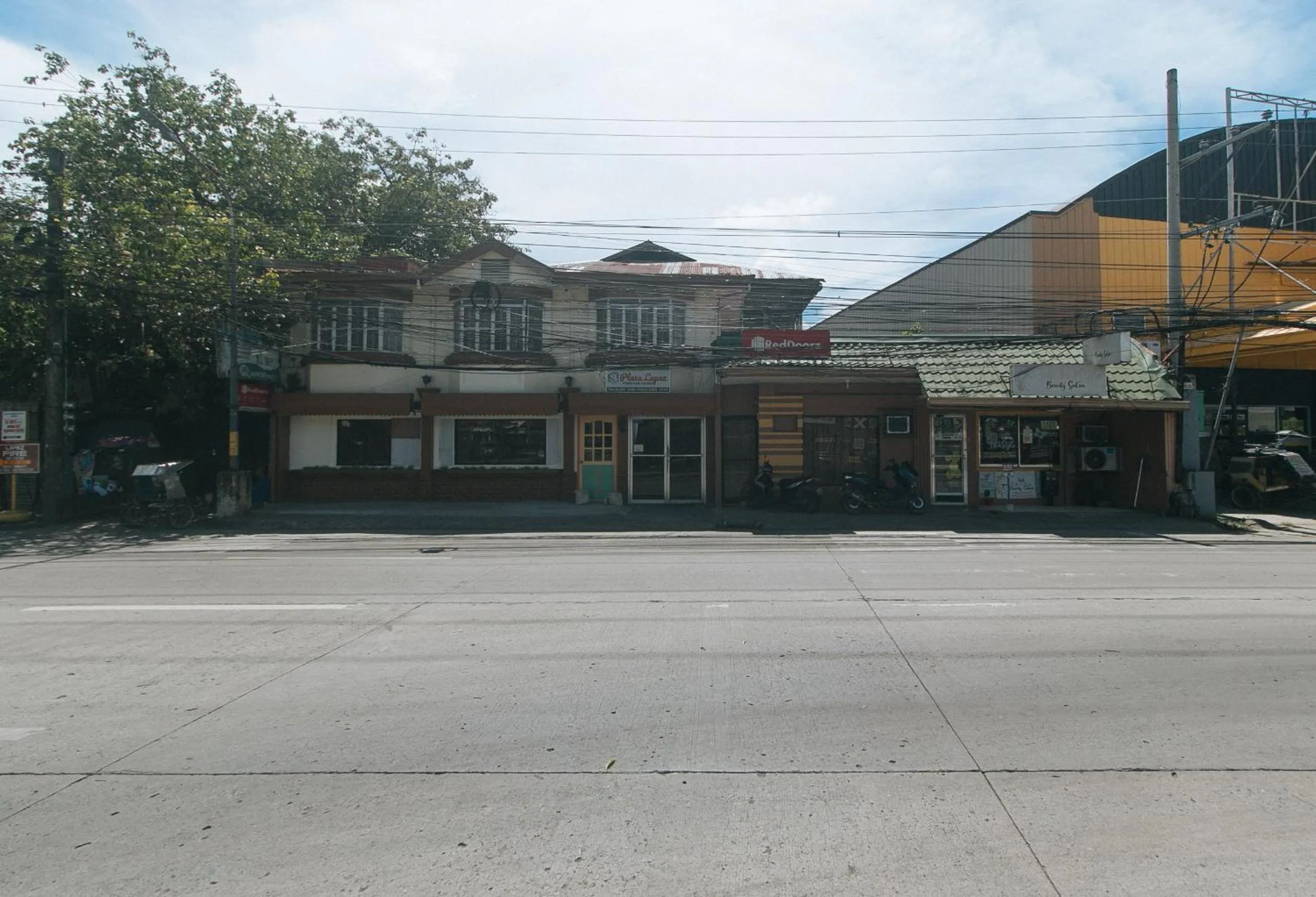 Property building in RedDoorz @ Plaza La Paz Iloilo City