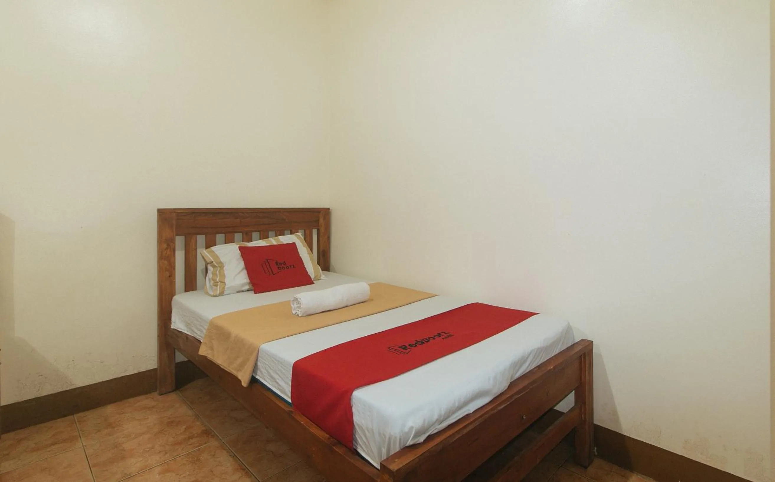 Bed in RedDoorz @ Plaza La Paz Iloilo City