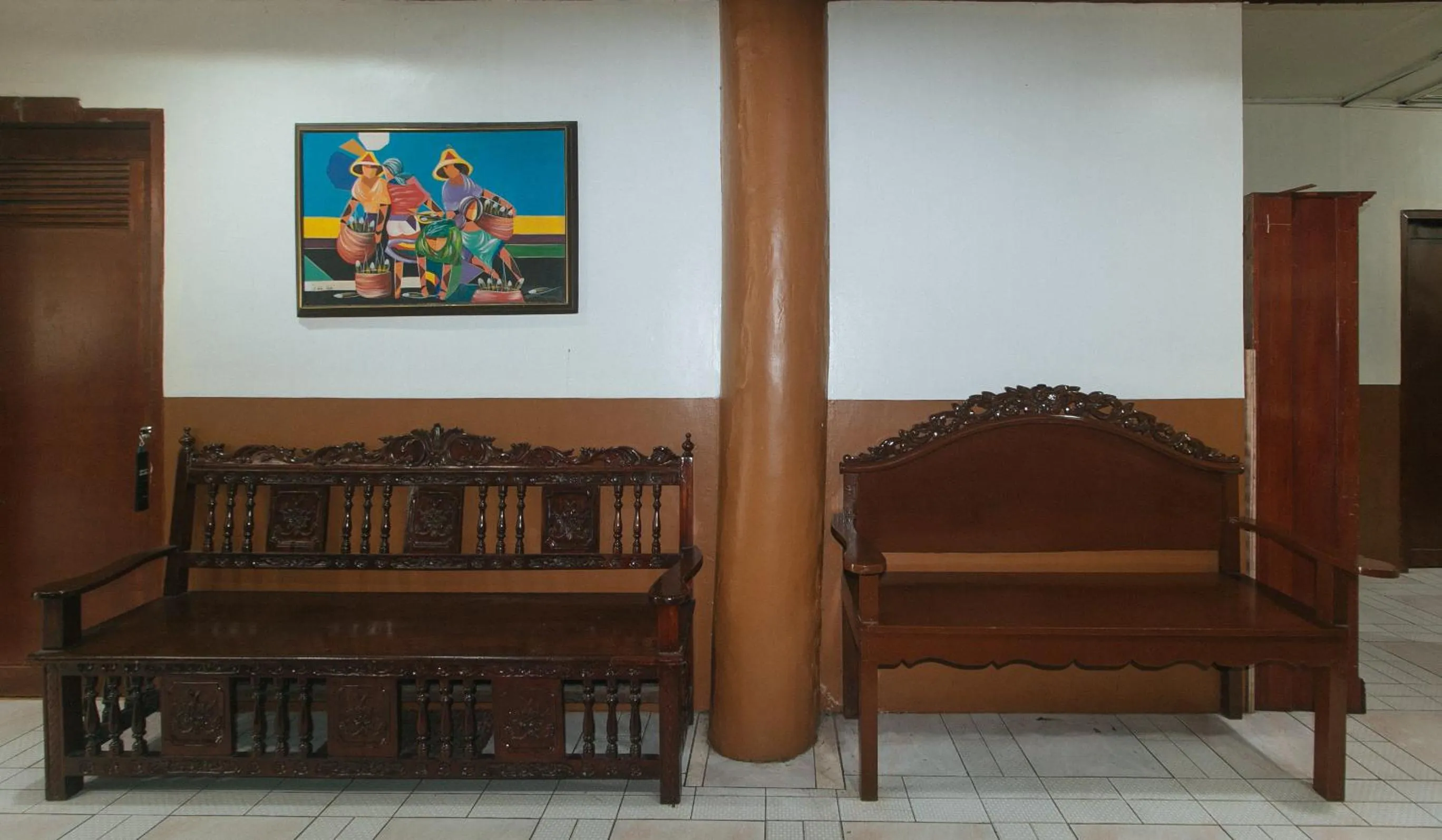 Seating area in RedDoorz @ Plaza La Paz Iloilo City