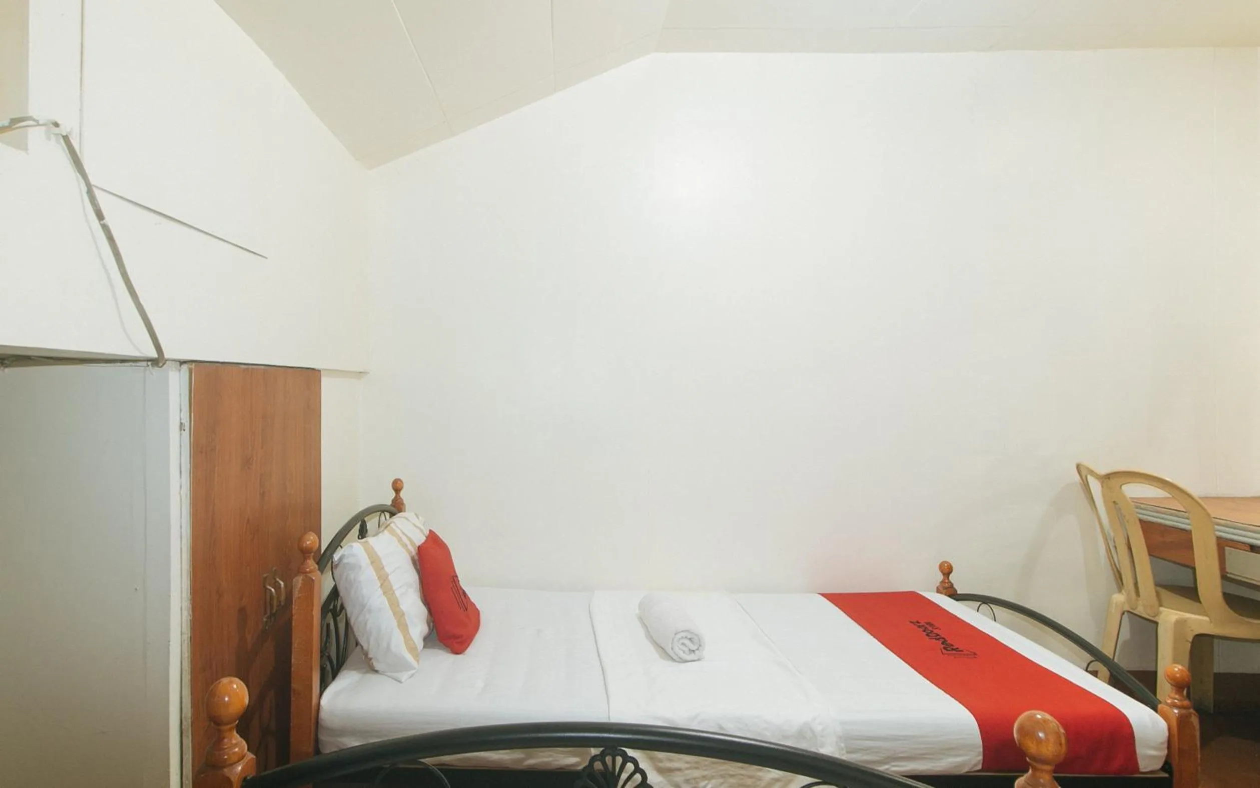 Bed in RedDoorz @ Plaza La Paz Iloilo City