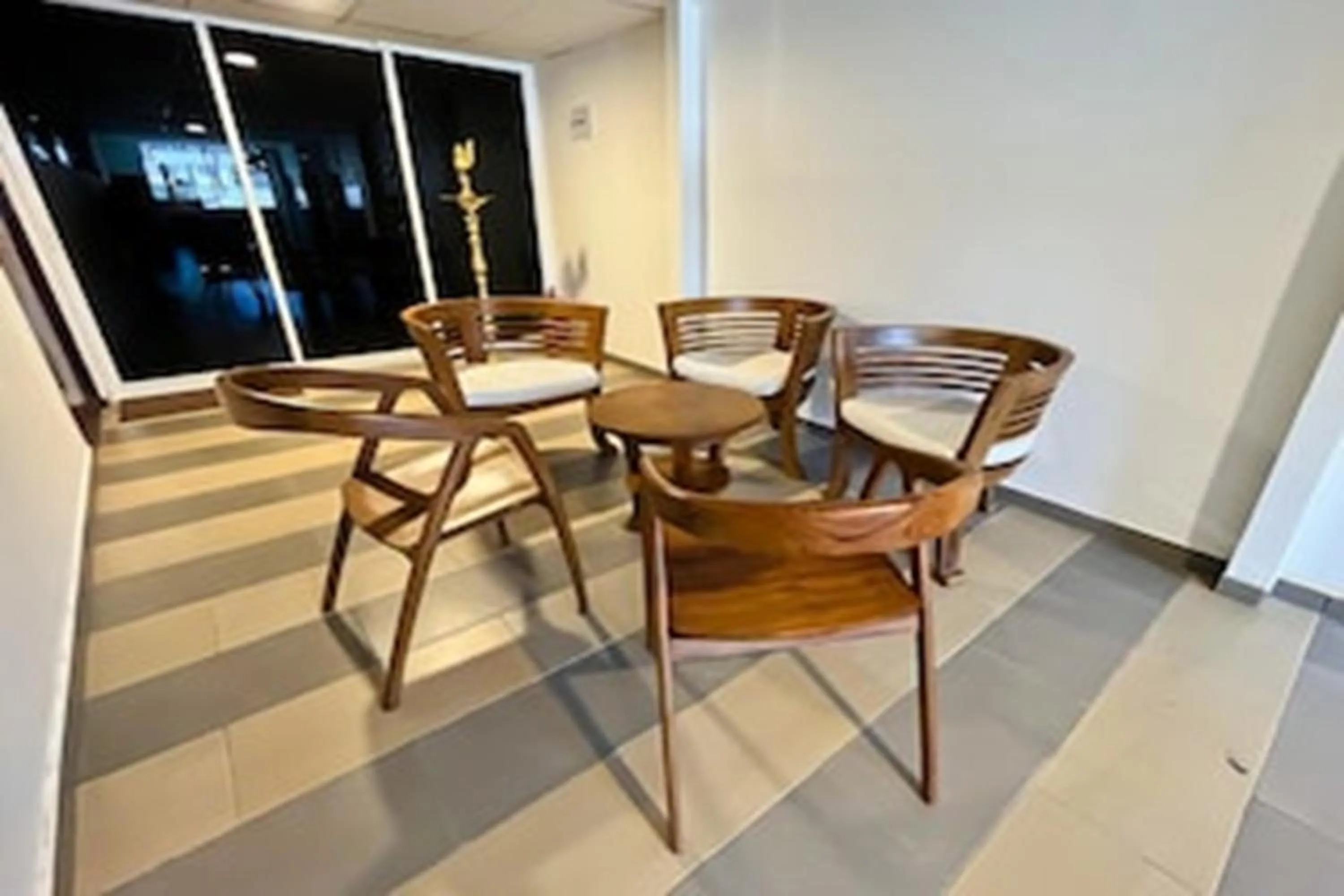 Seating area in Super OYO 90572 J Hotel Masjid India