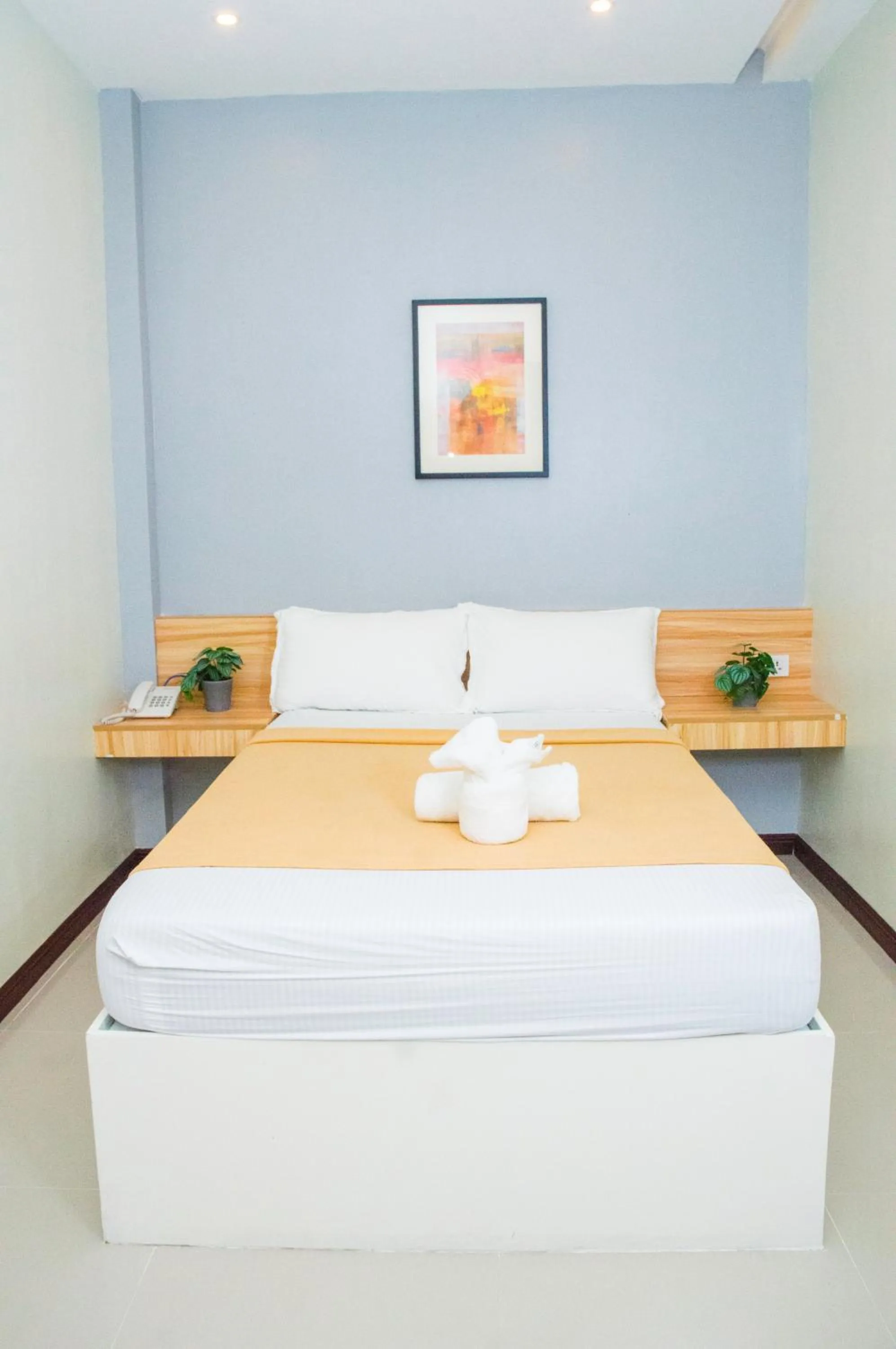 Bed in ELTI SUITES By Bluebookers