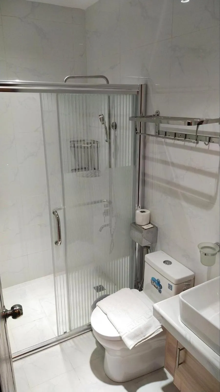 Shower in ELTI SUITES By Bluebookers