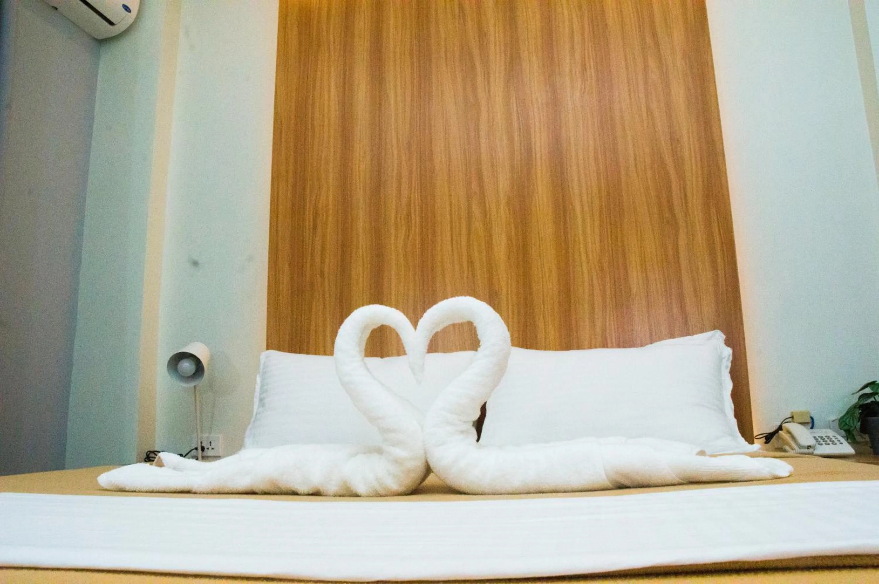 Bed in ELTI SUITES By Bluebookers