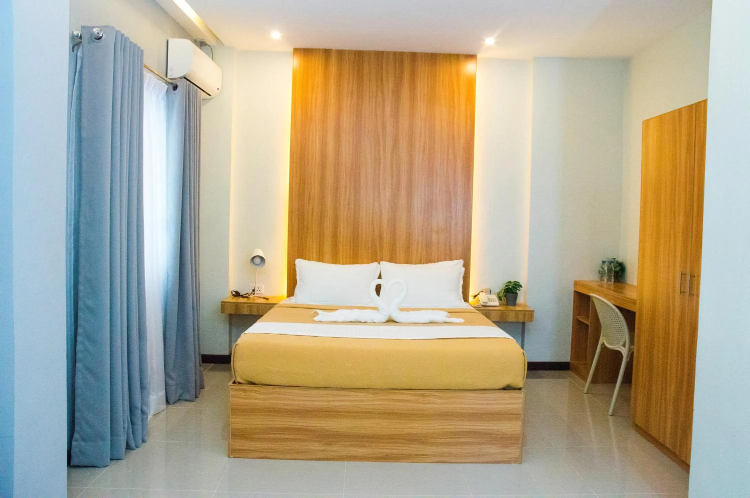 Bedroom in ELTI SUITES By Bluebookers