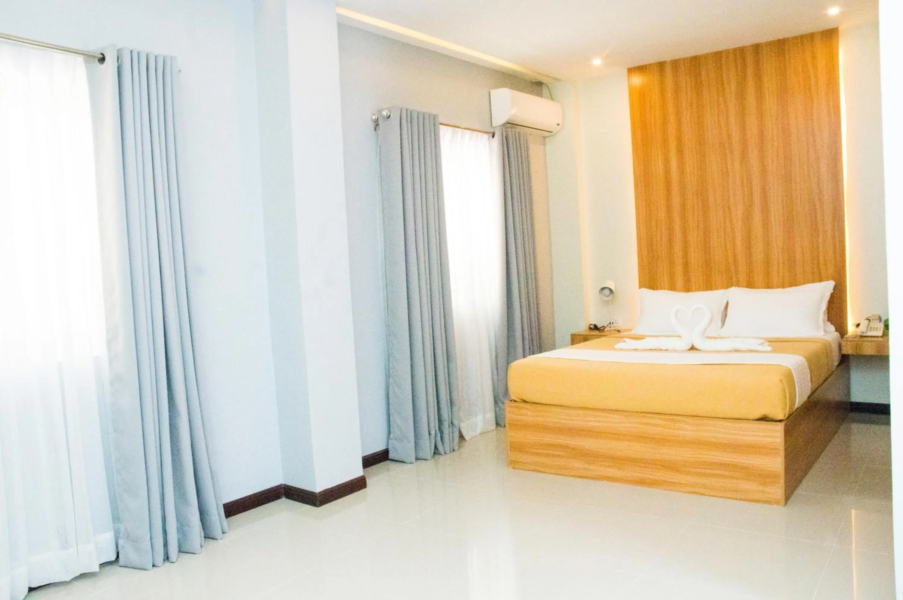 Bed in ELTI SUITES By Bluebookers