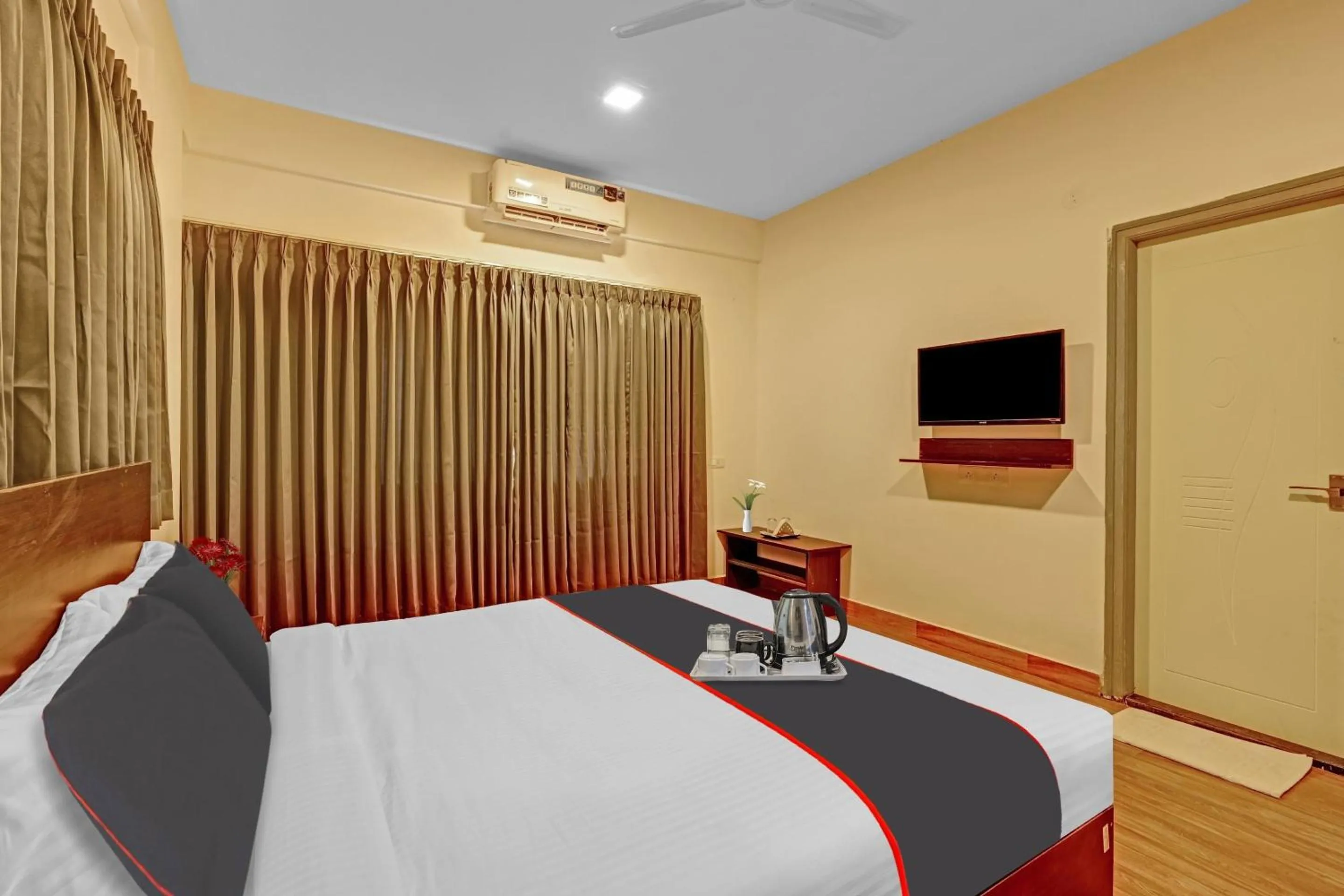 Facade/entrance, Bed in Super Hotel O Manyata Stay Inn