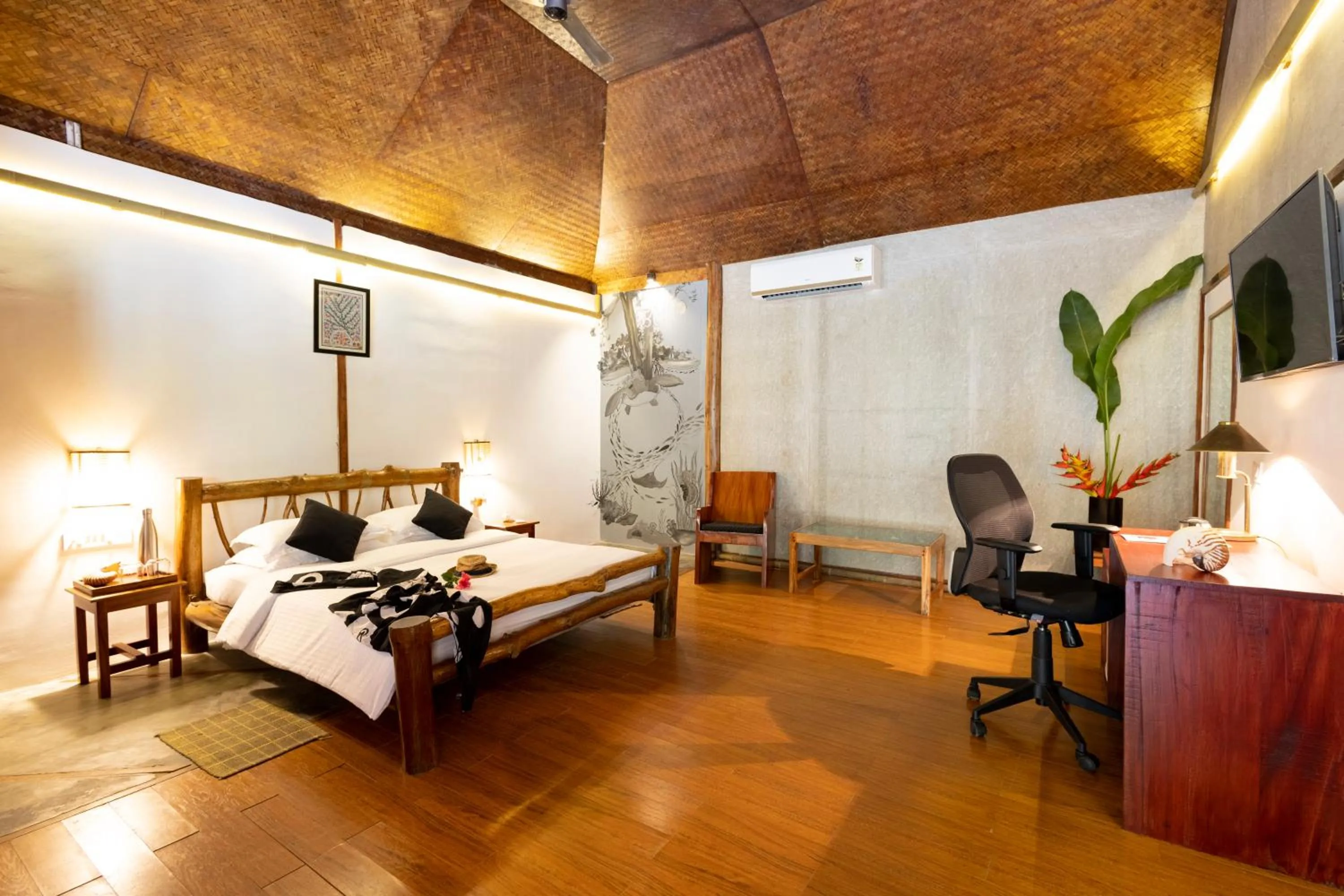 Bedroom, Bed in Wild Orchid