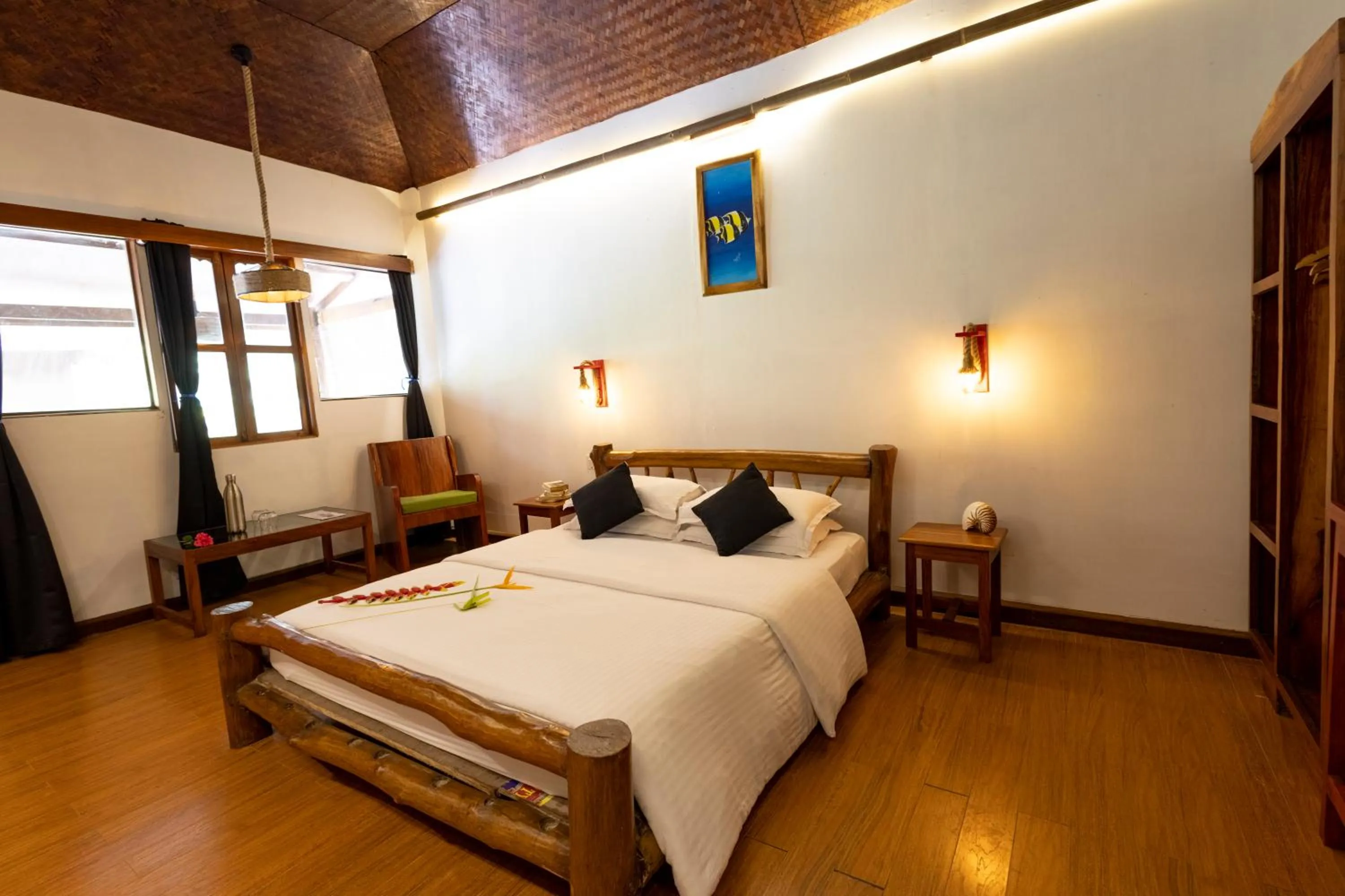 Bedroom, Bed in Wild Orchid