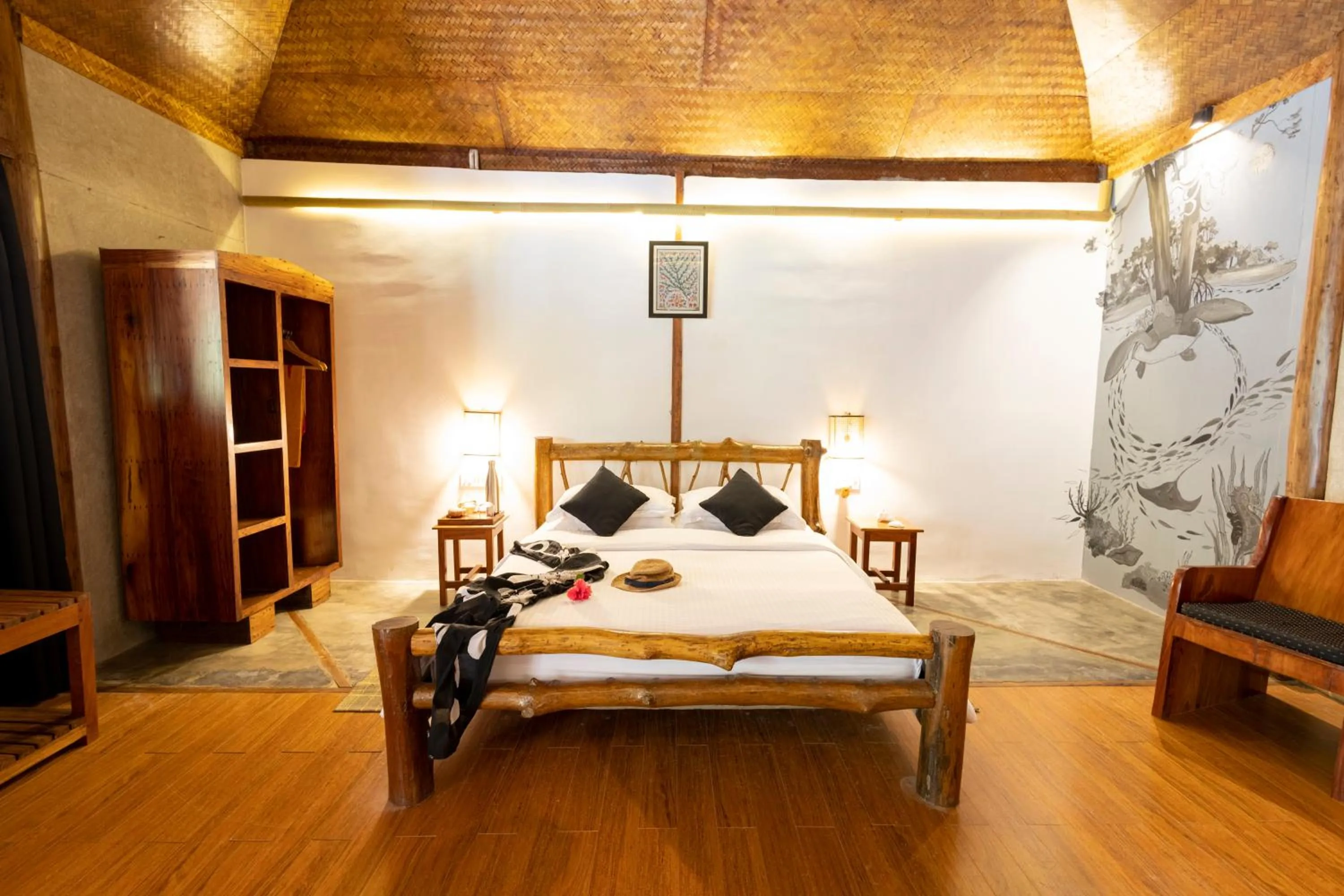 Bedroom, Bed in Wild Orchid