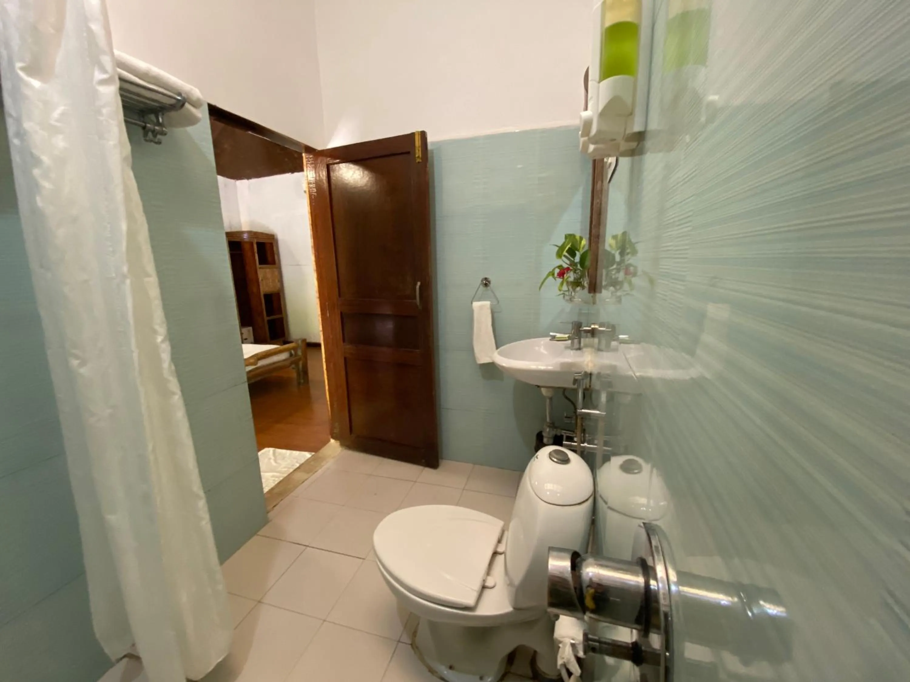 Bathroom in Wild Orchid