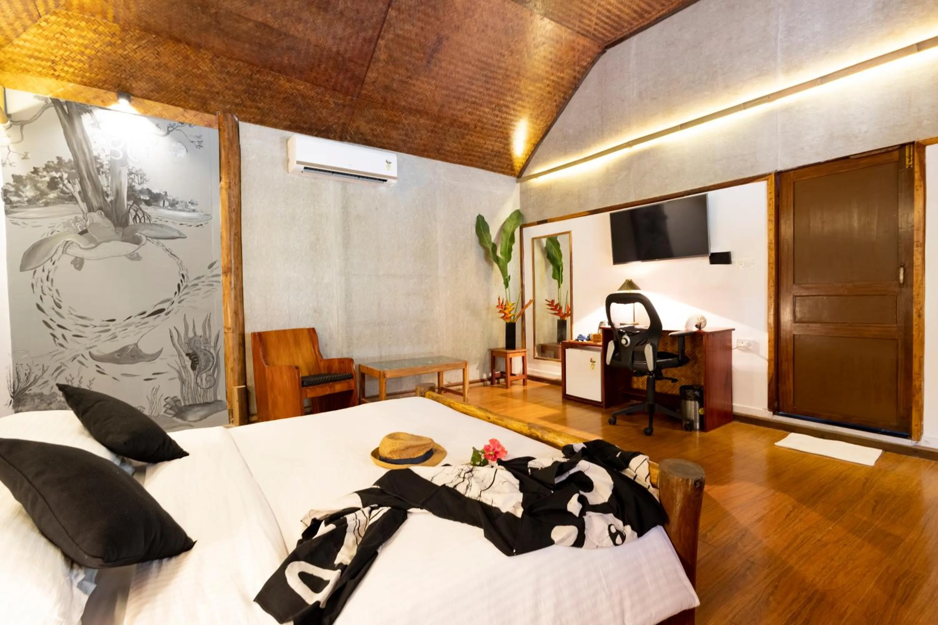 Bedroom, Bed in Wild Orchid