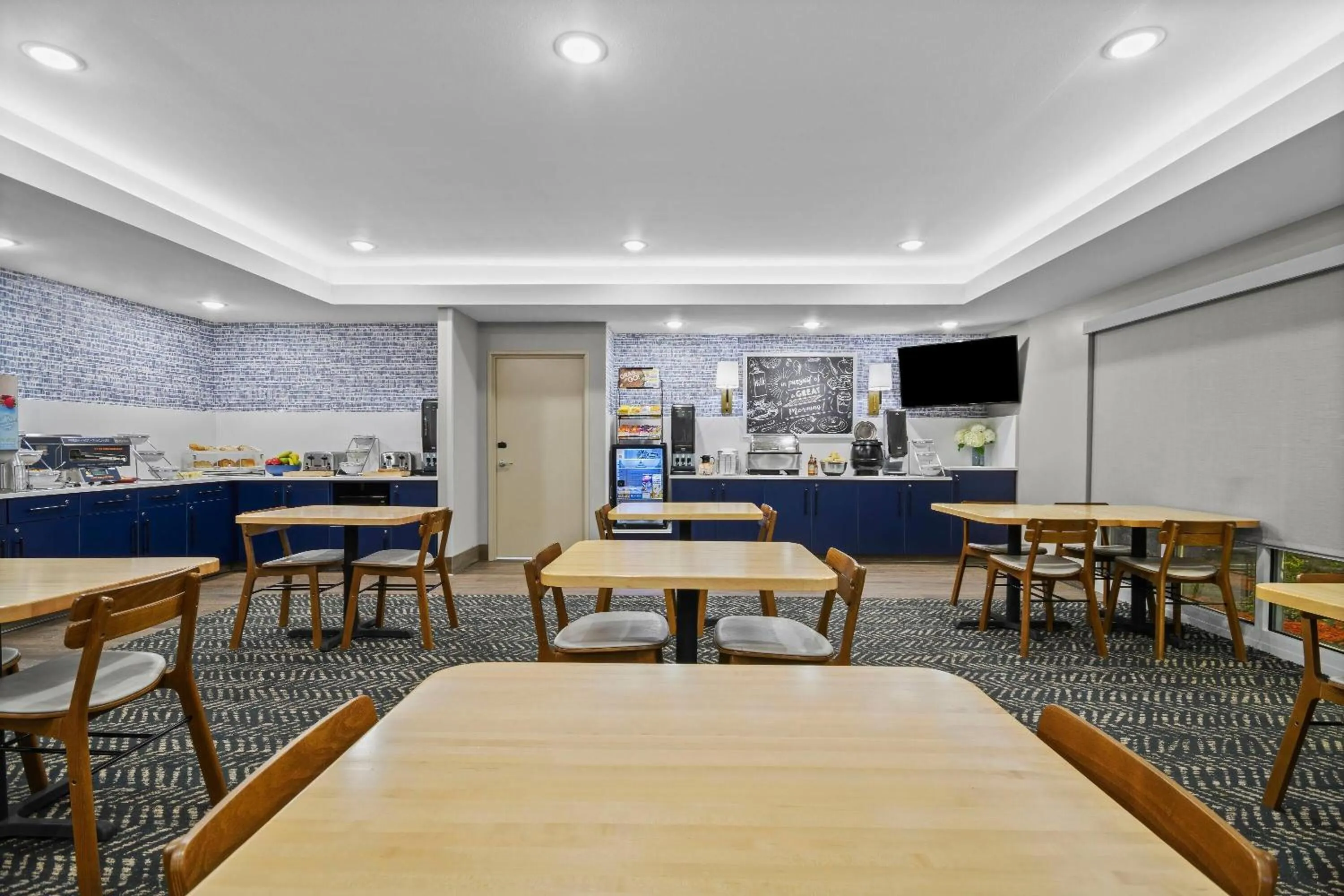 Restaurant/places to eat in AmericInn by Wyndham International Falls