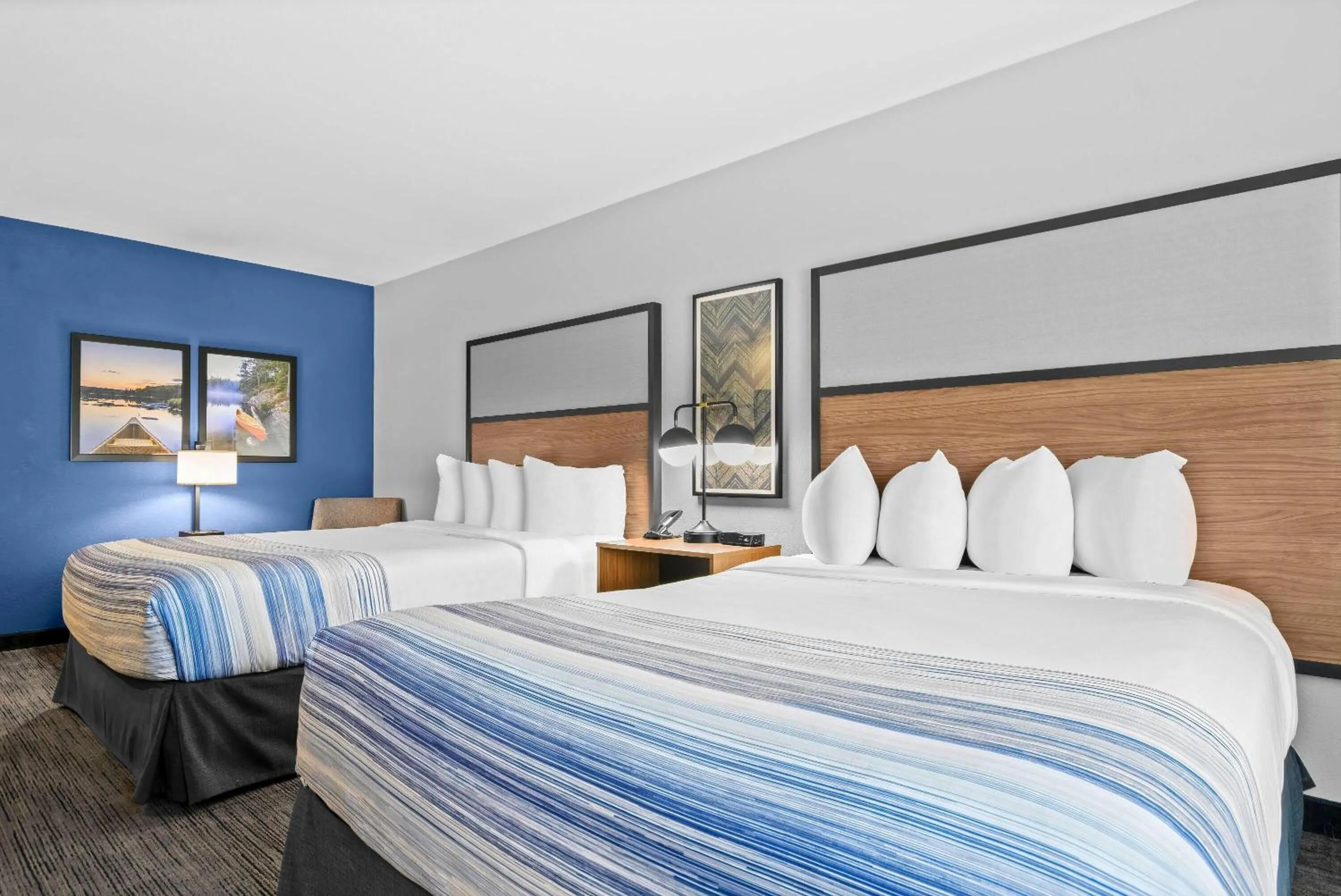 Photo of the whole room, Bed in AmericInn by Wyndham International Falls