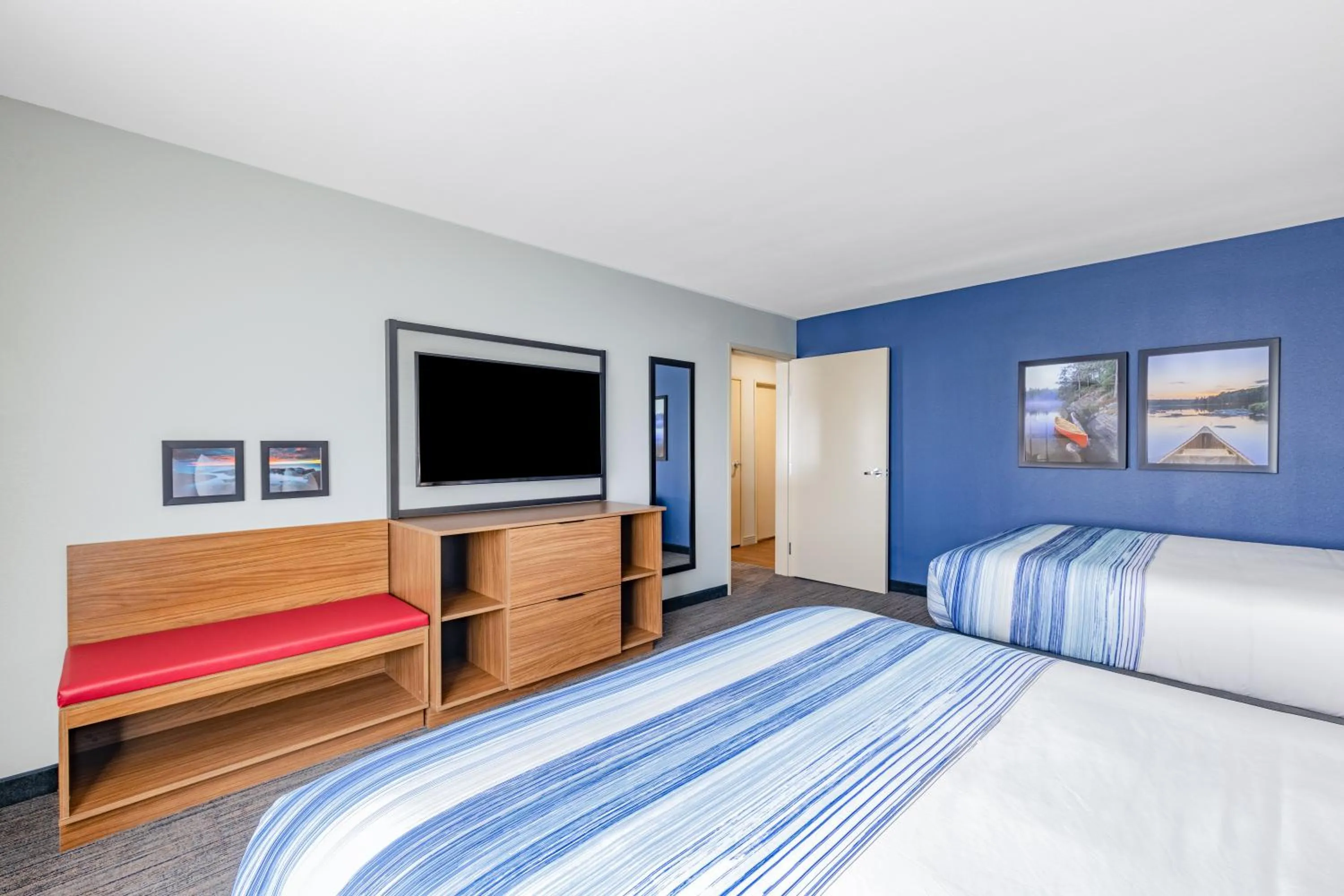 Seating area, Bed in AmericInn by Wyndham International Falls