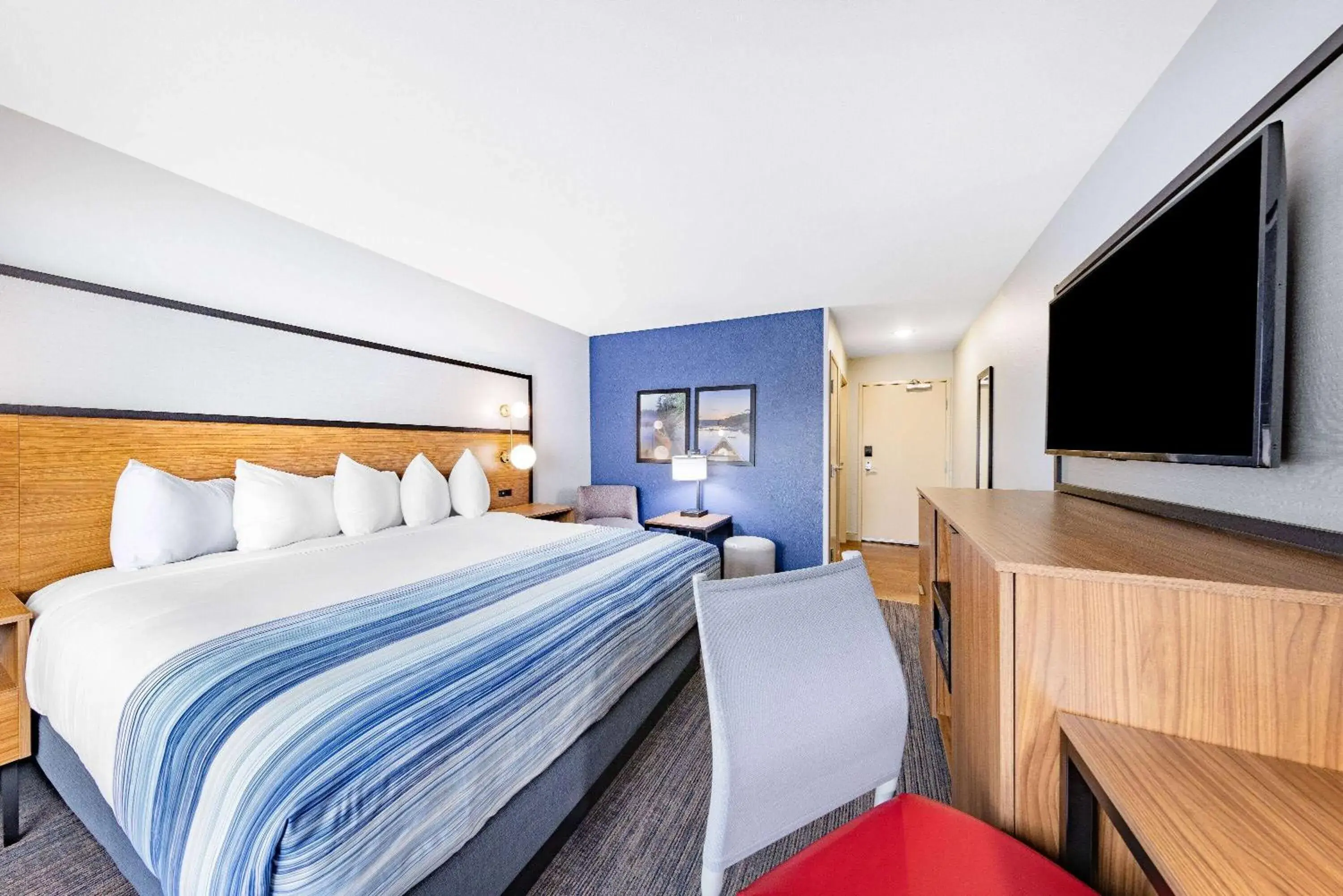 King Room - Non-Smoking in AmericInn by Wyndham International Falls King Room - Non-Smoking in AmericInn by Wyndham International Falls