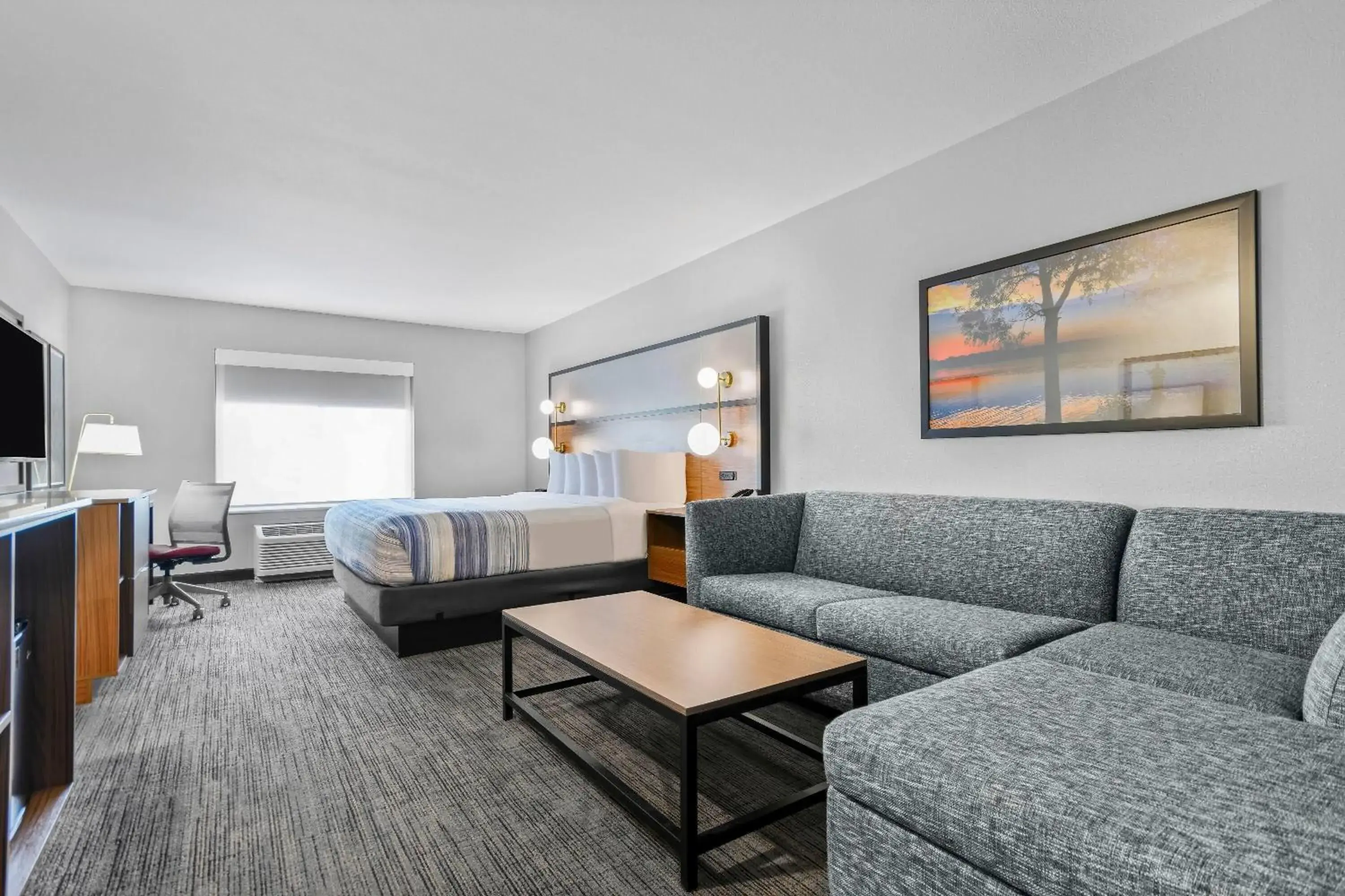 Business King Suite - Non-Smoking in AmericInn by Wyndham International Falls Business King Suite - Non-Smoking in AmericInn by Wyndham International Falls