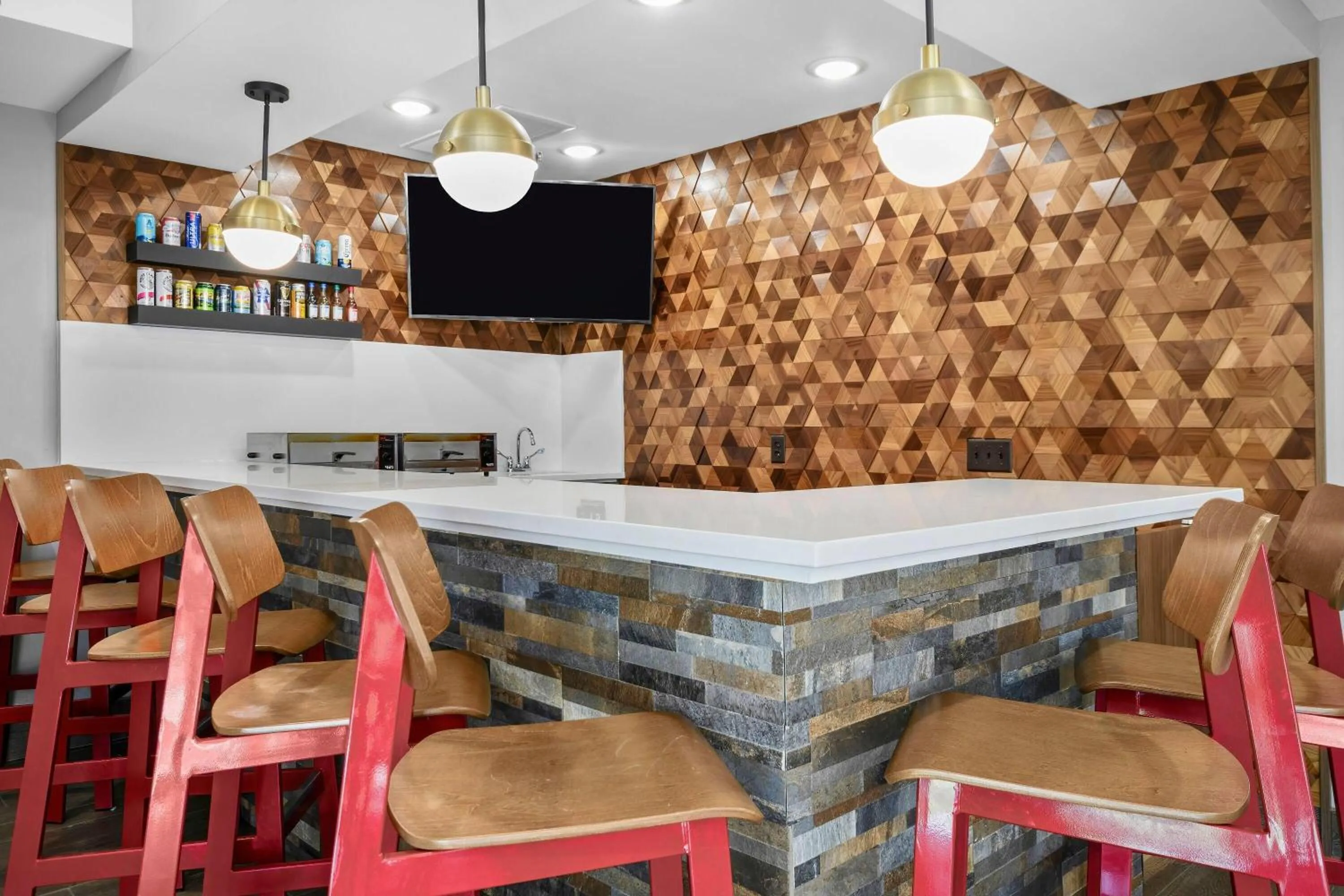 Lounge or bar in AmericInn by Wyndham International Falls