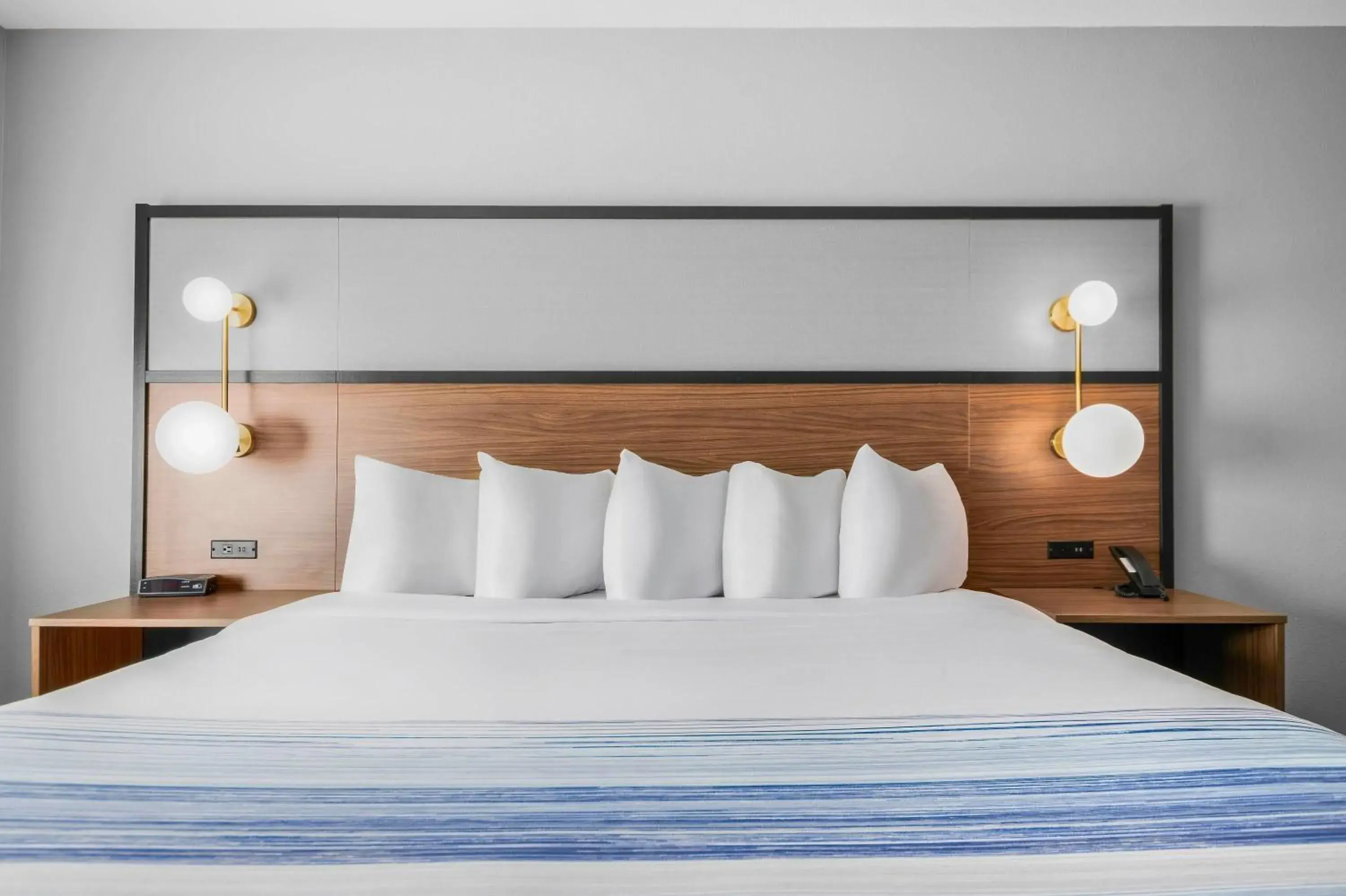 One-Bedroom King Suite - Non-Smoking in AmericInn by Wyndham International Falls One-Bedroom King Suite - Non-Smoking in AmericInn by Wyndham International Falls