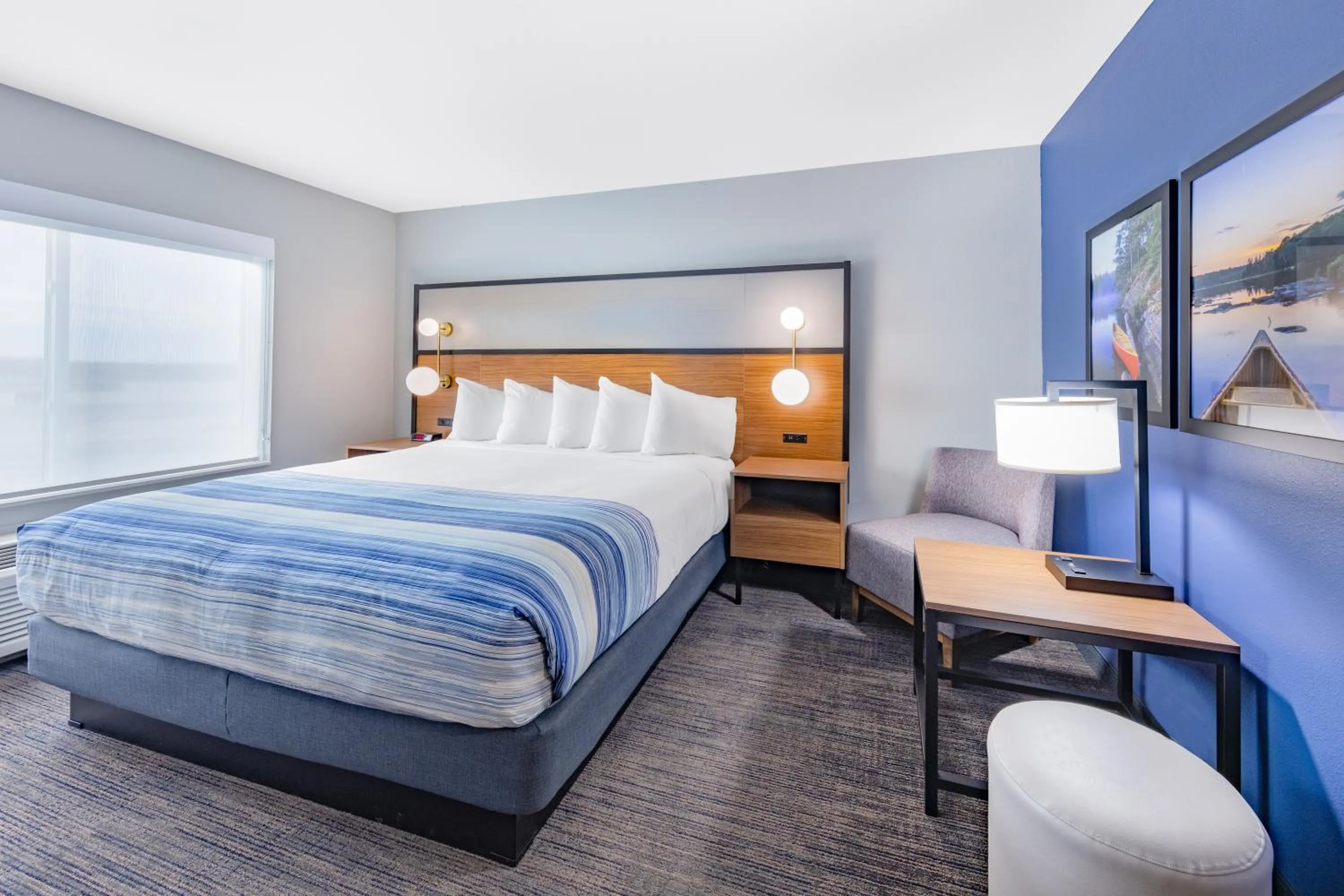 Bedroom, Bed in AmericInn by Wyndham International Falls