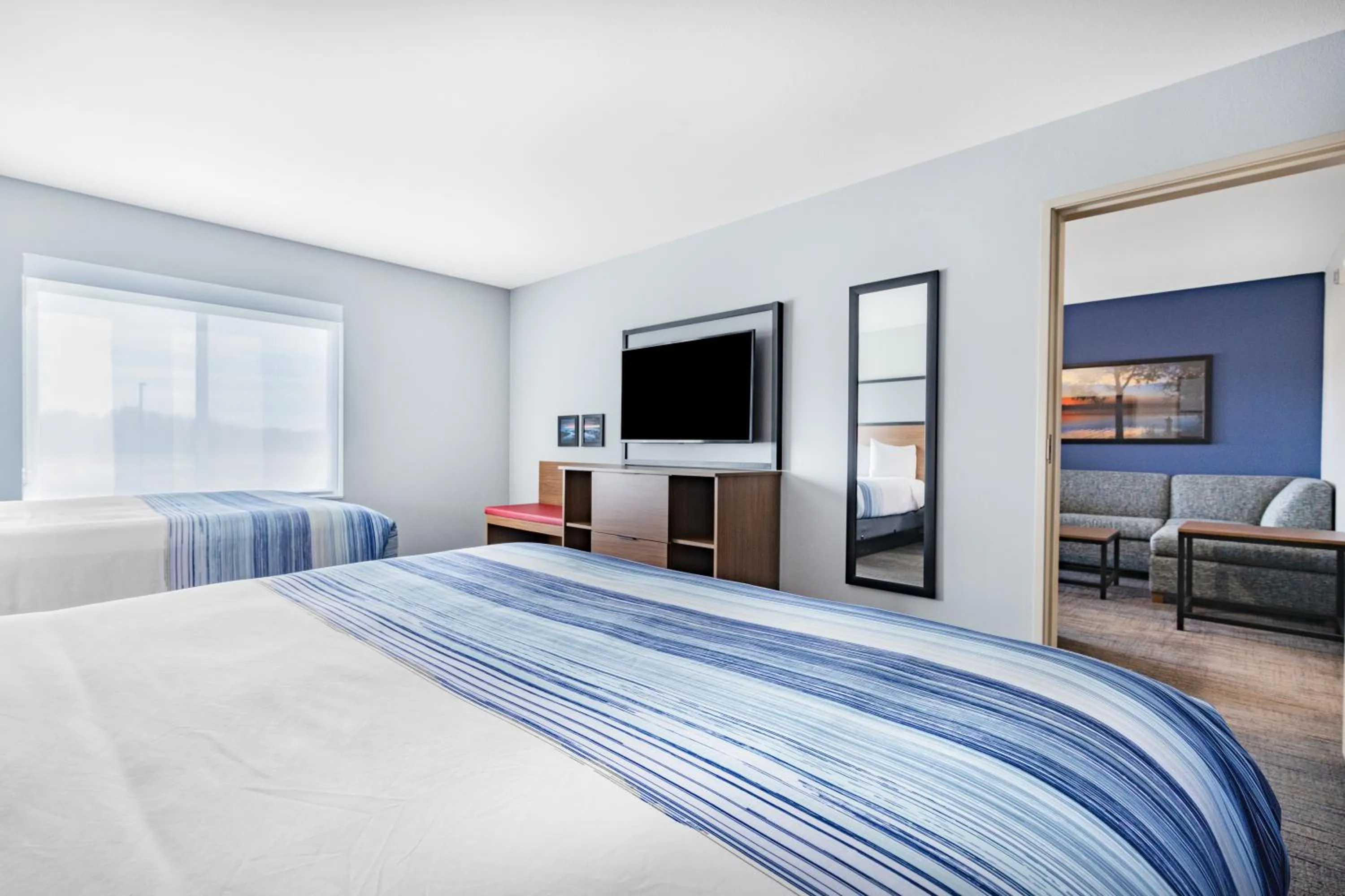 Living room, Bed in AmericInn by Wyndham International Falls