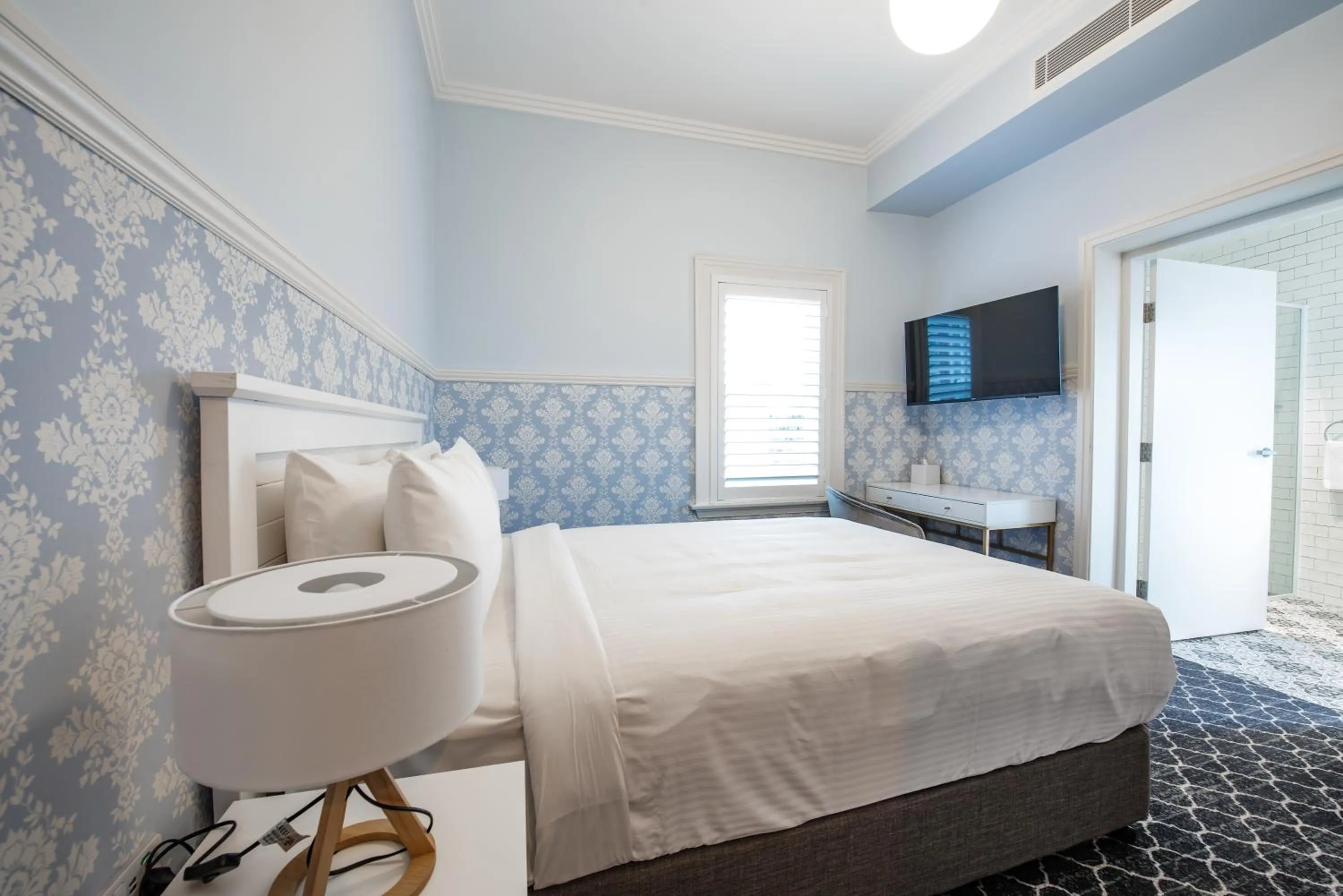 Bedroom, Bed in Bankstown Hotel