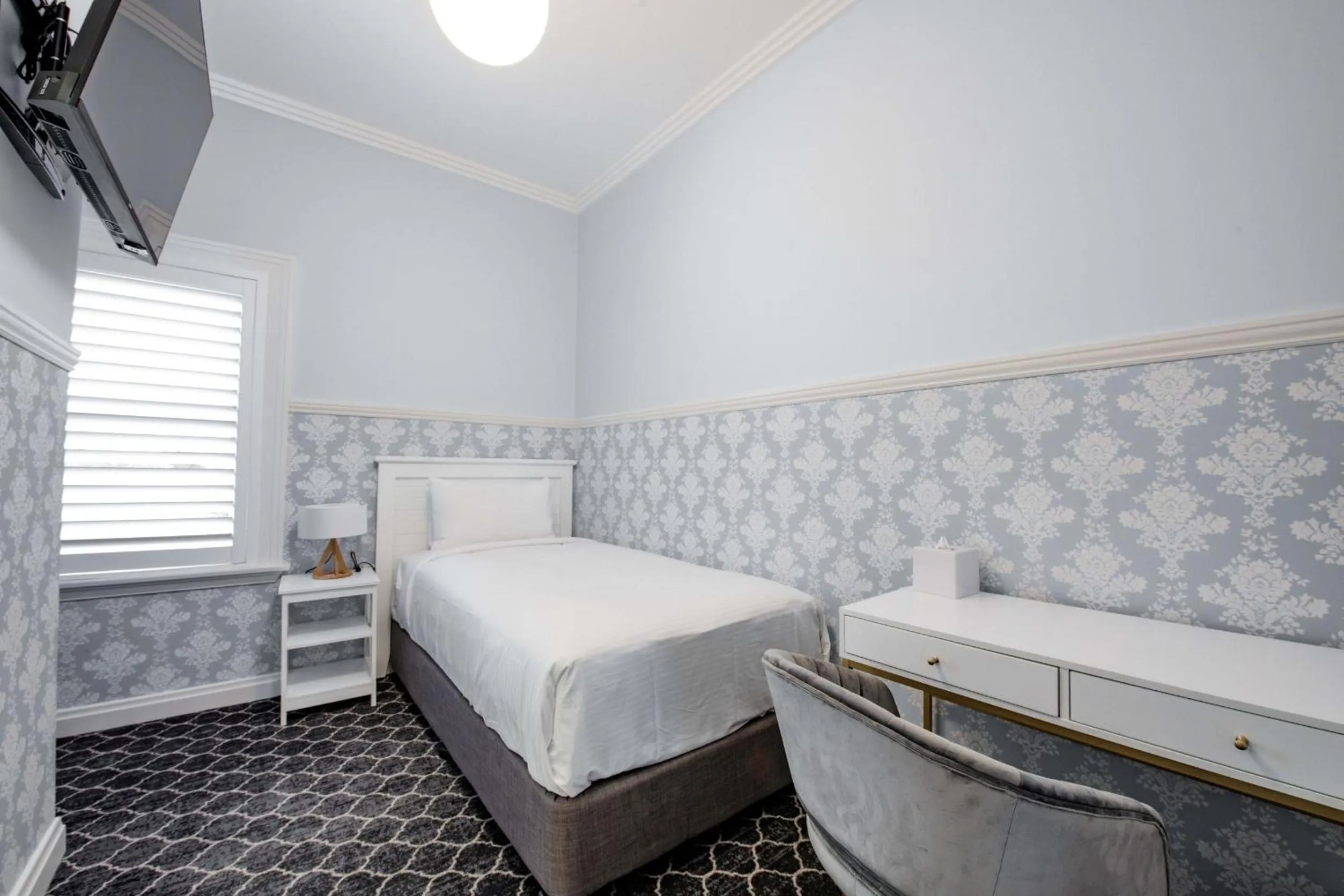 Photo of the whole room, Bed in Bankstown Hotel