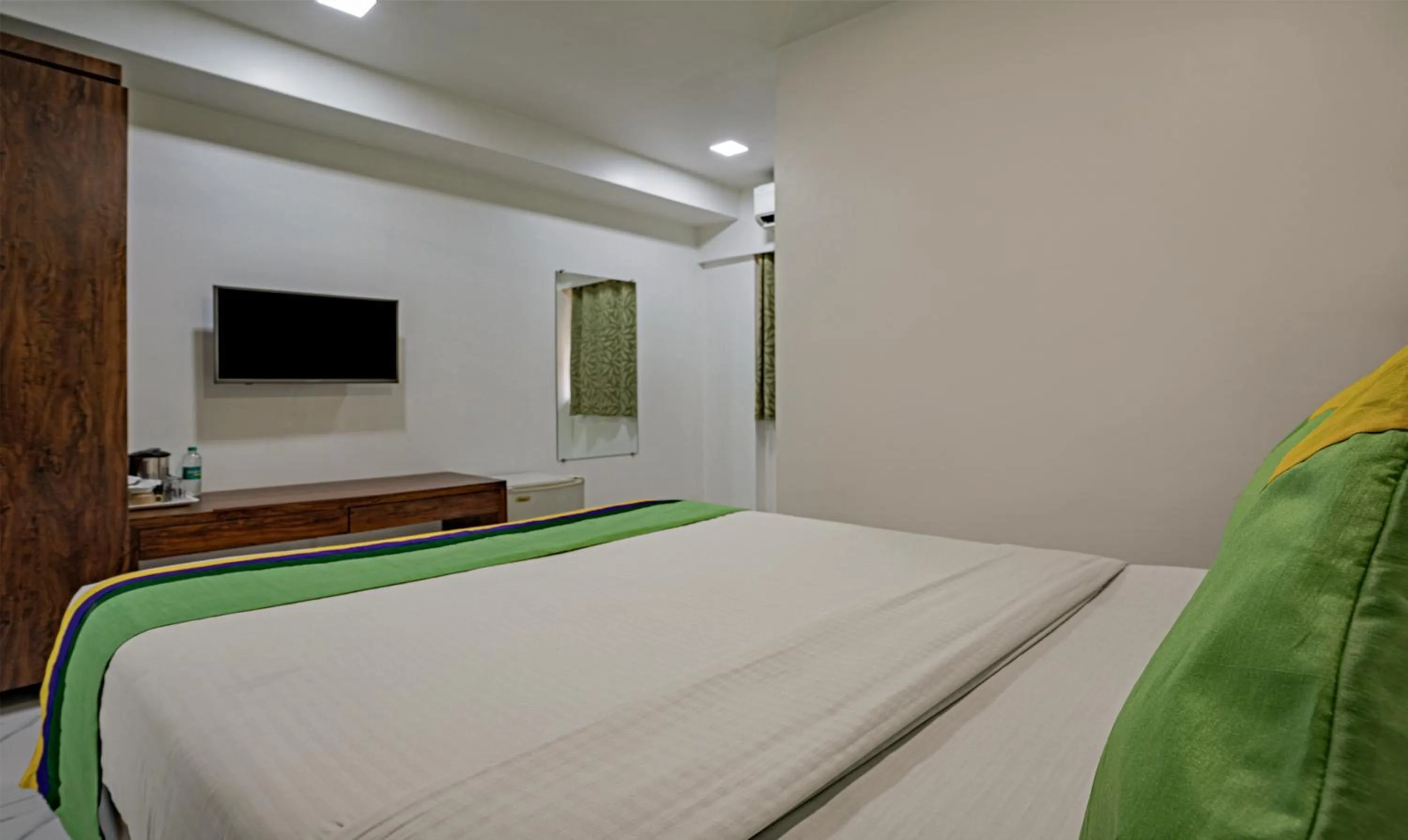 Bedroom, Bed in Treebo Atithi Inn Malad