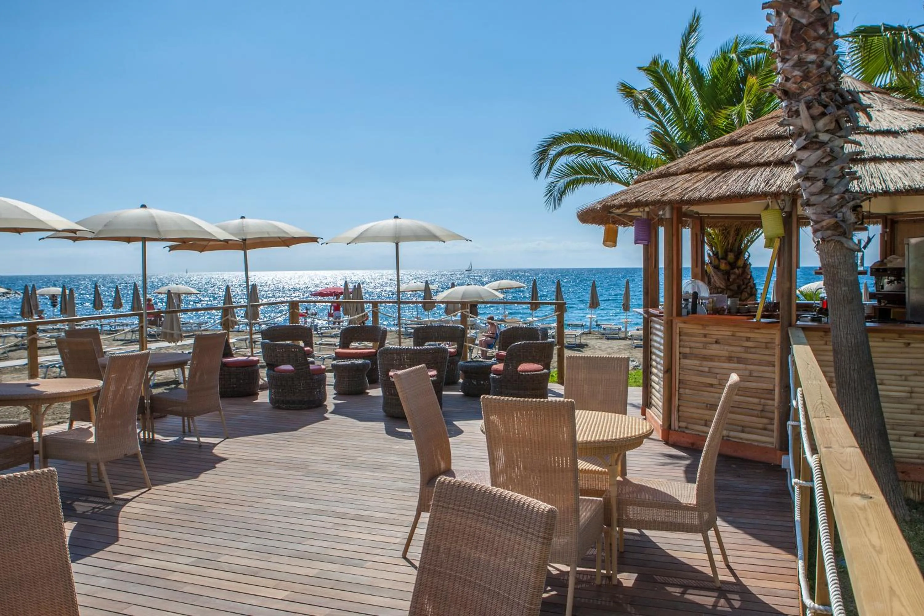 Restaurant/places to eat in Aregai Marina Hotel & Residence