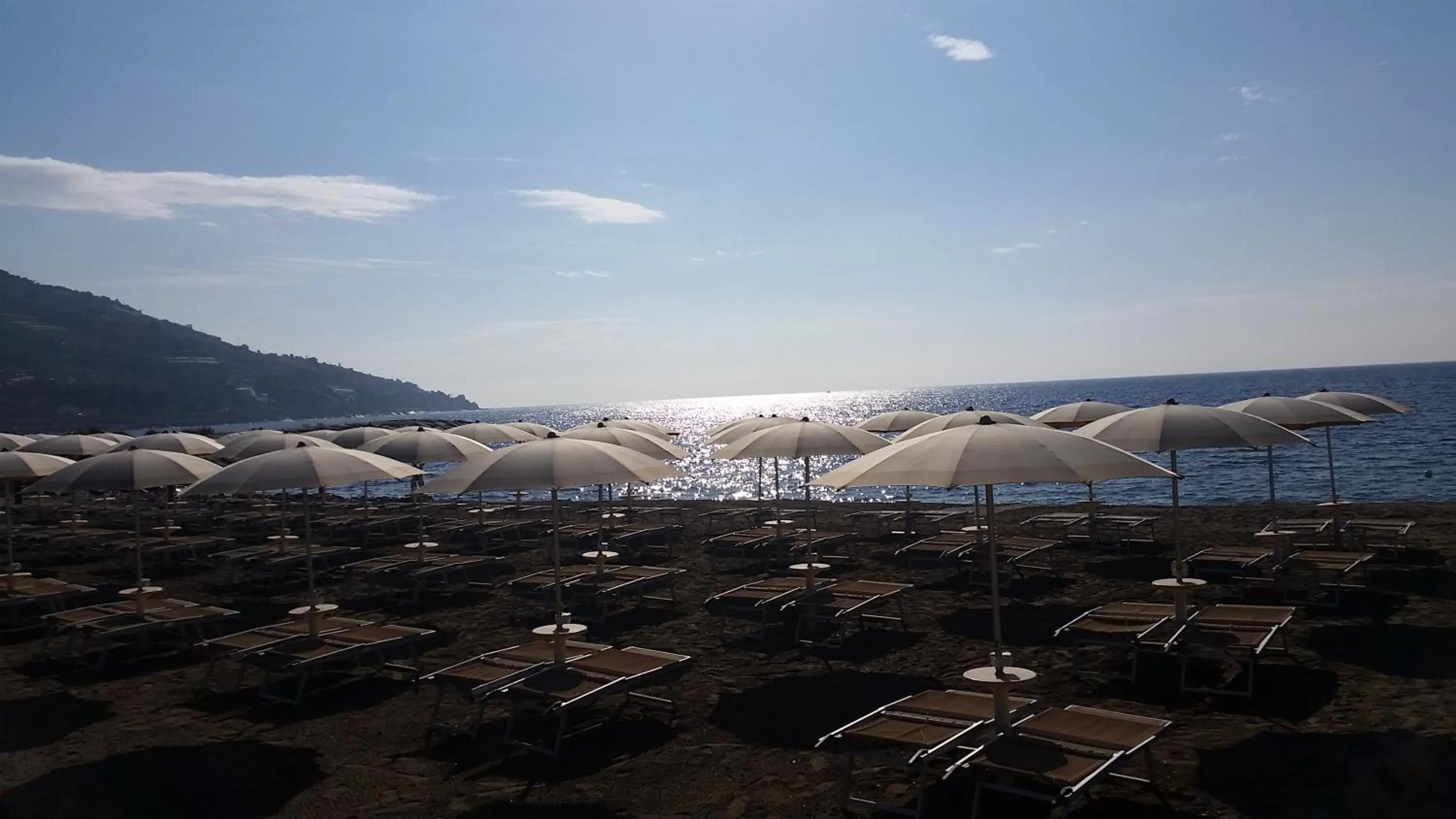 Restaurant/places to eat in Aregai Marina Hotel & Residence