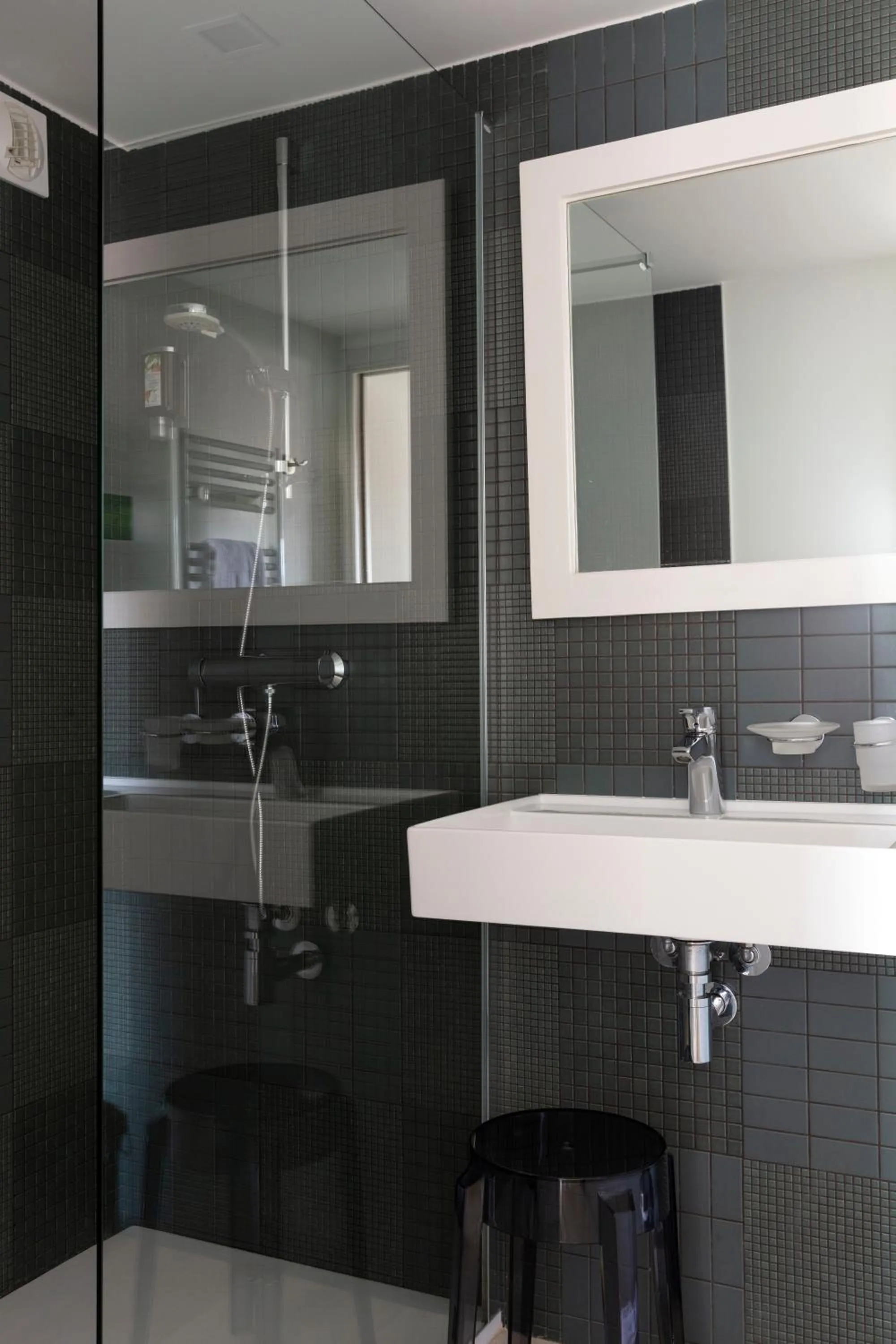 Shower in Hotel Alcyon