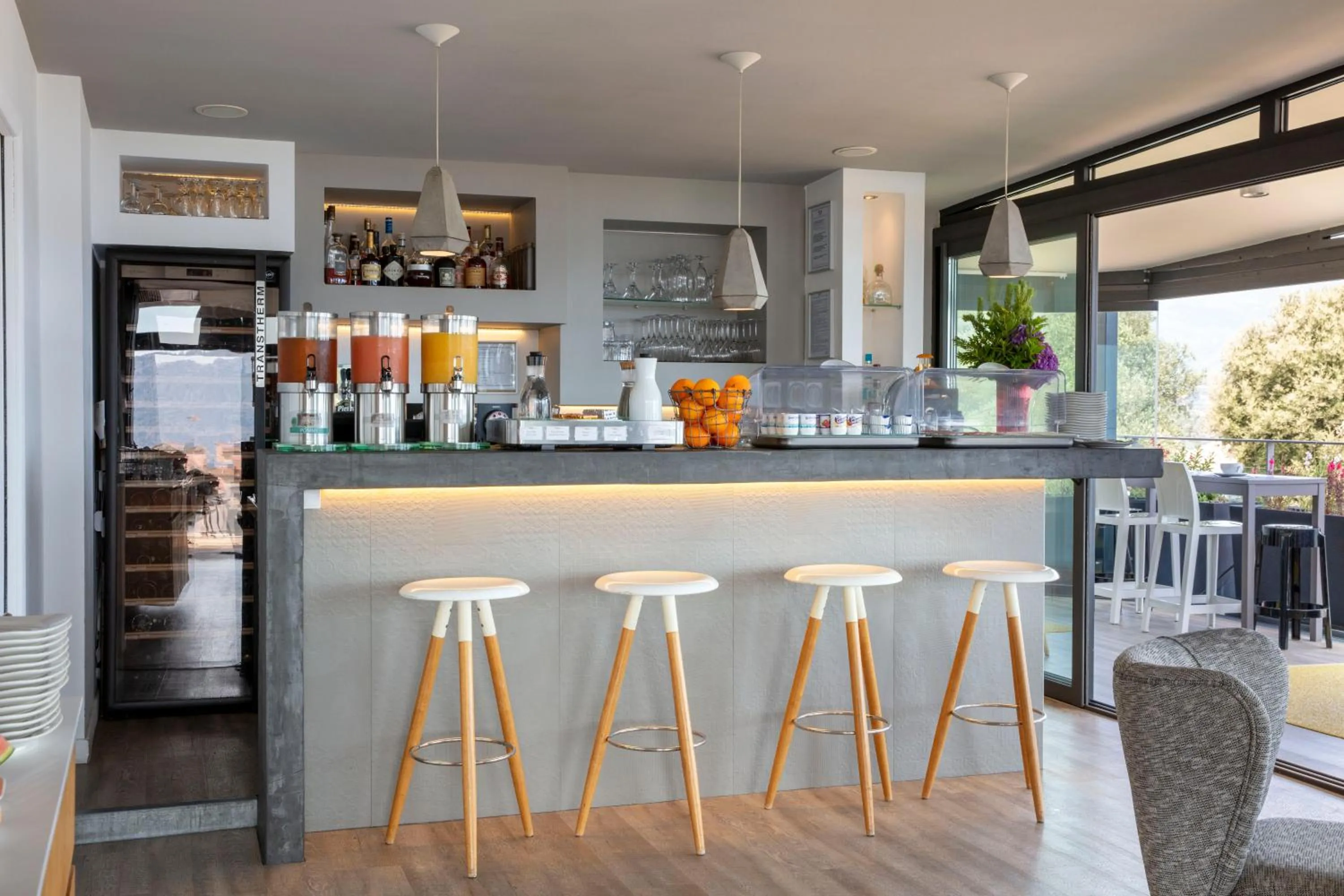 Food and drinks in Hotel Alcyon